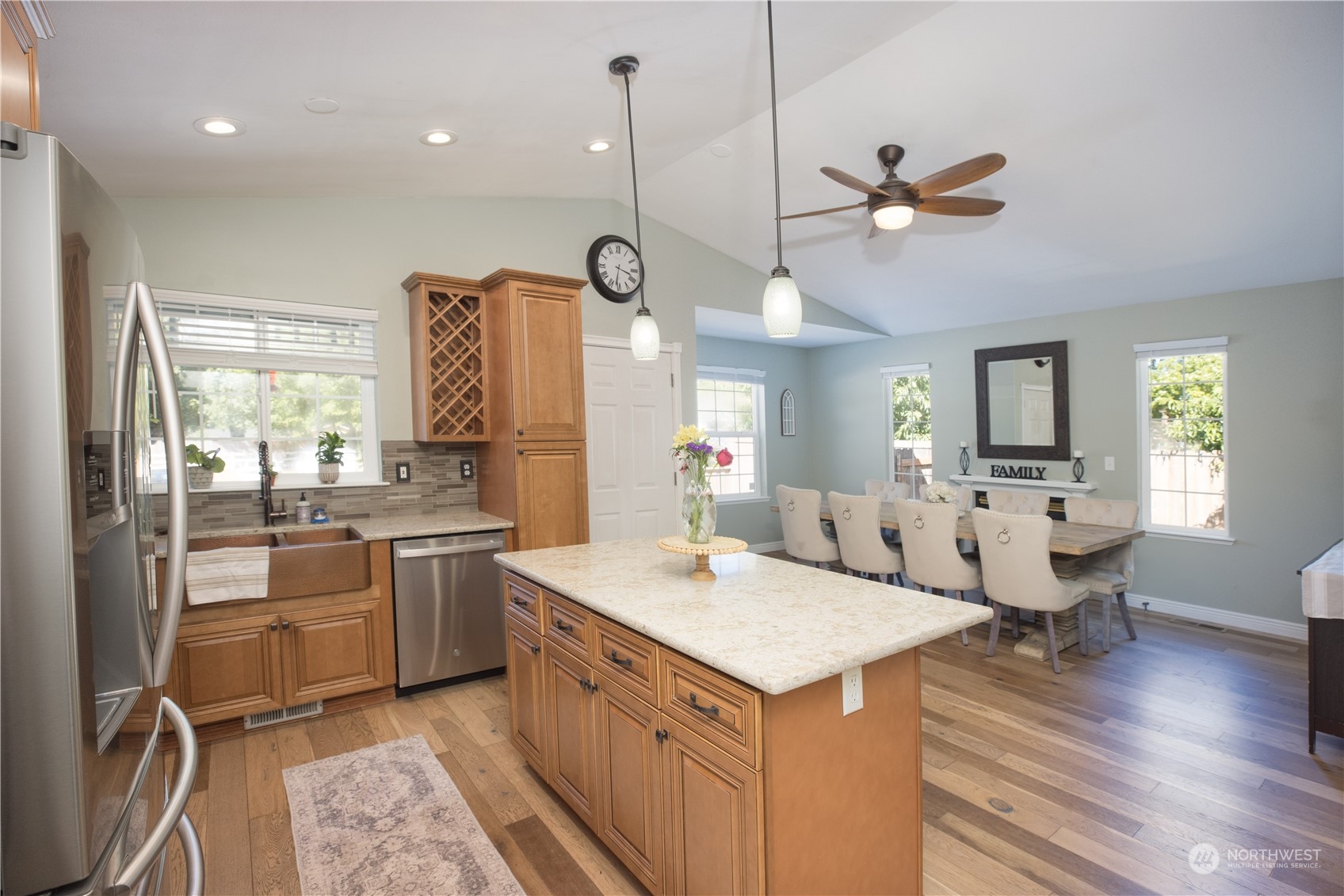 2565 Erlands Point Road NW