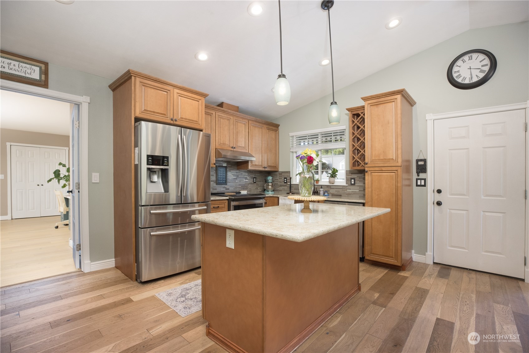 2565 Erlands Point Road NW