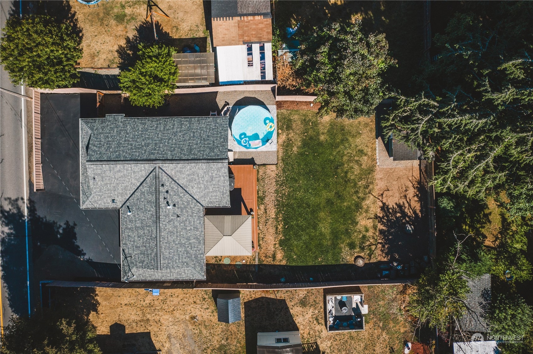 2565 Erlands Point Road NW