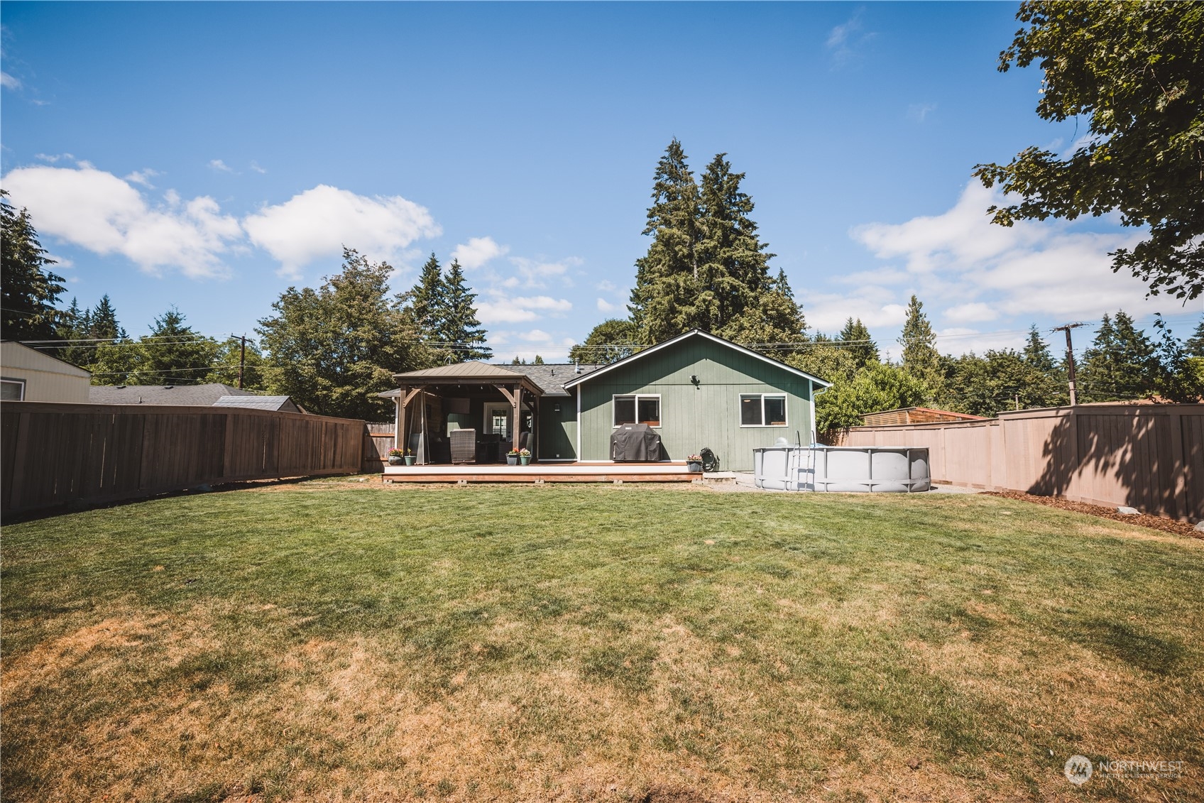 2565 Erlands Point Road NW