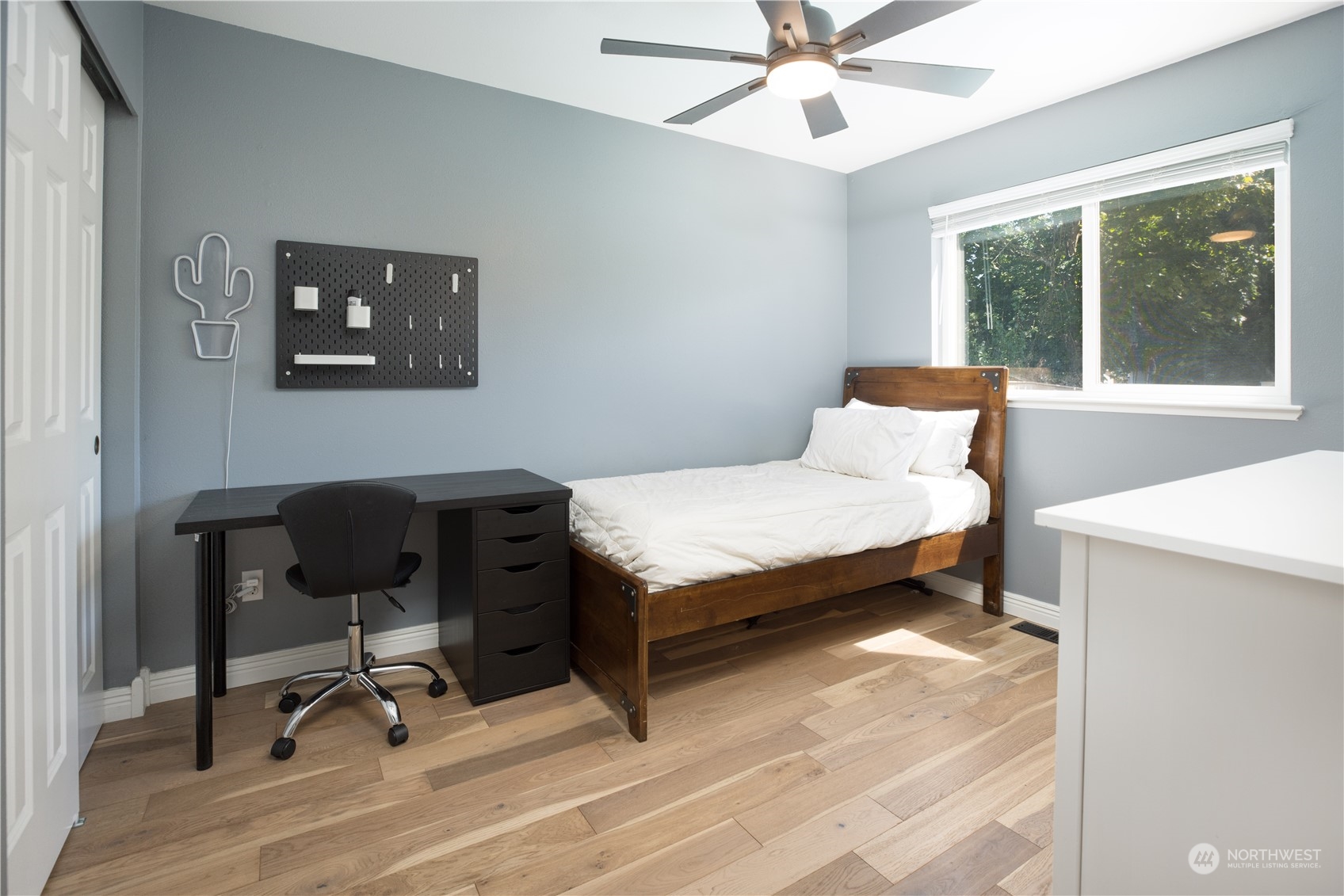 2565 Erlands Point Road NW