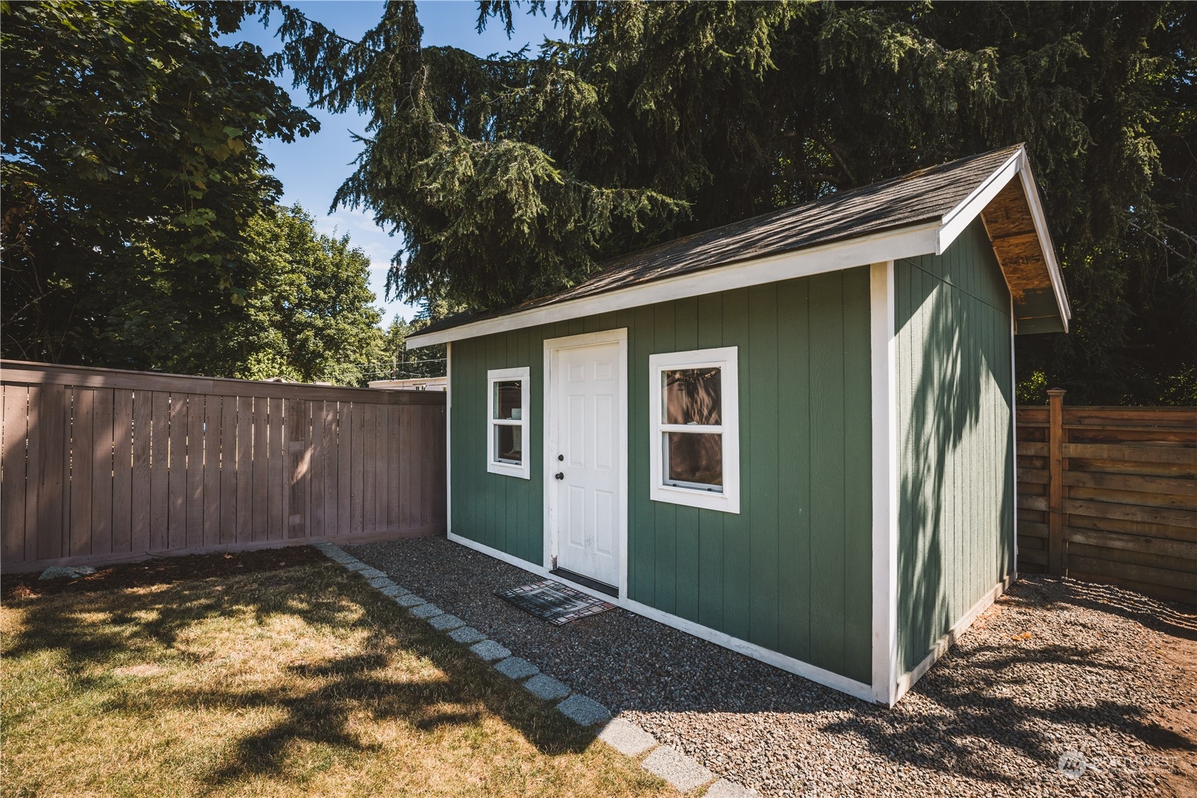 2565 Erlands Point Road NW