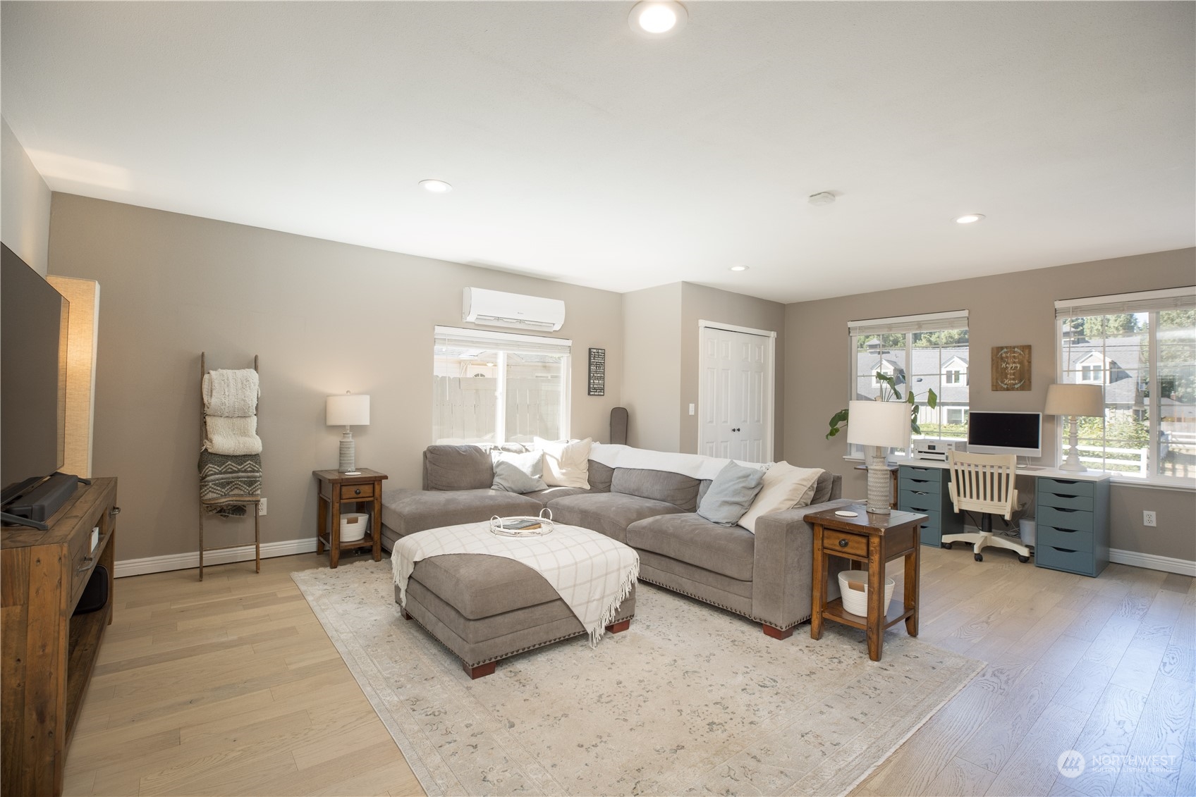 2565 Erlands Point Road NW