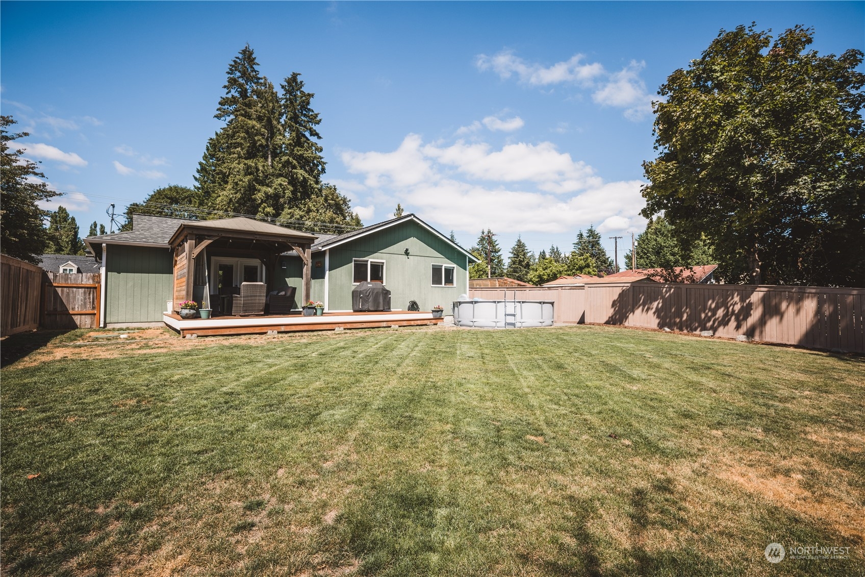 2565 Erlands Point Road NW