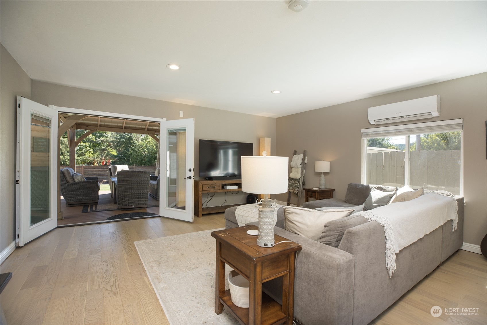 2565 Erlands Point Road NW