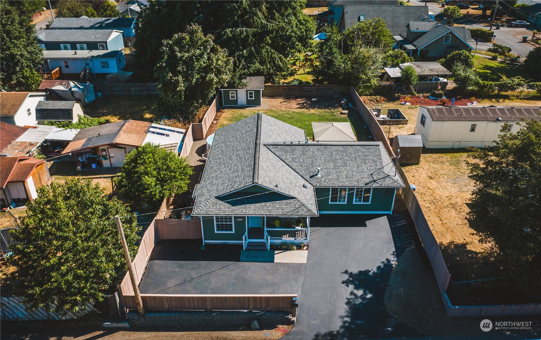 2565 Erlands Point Road NW