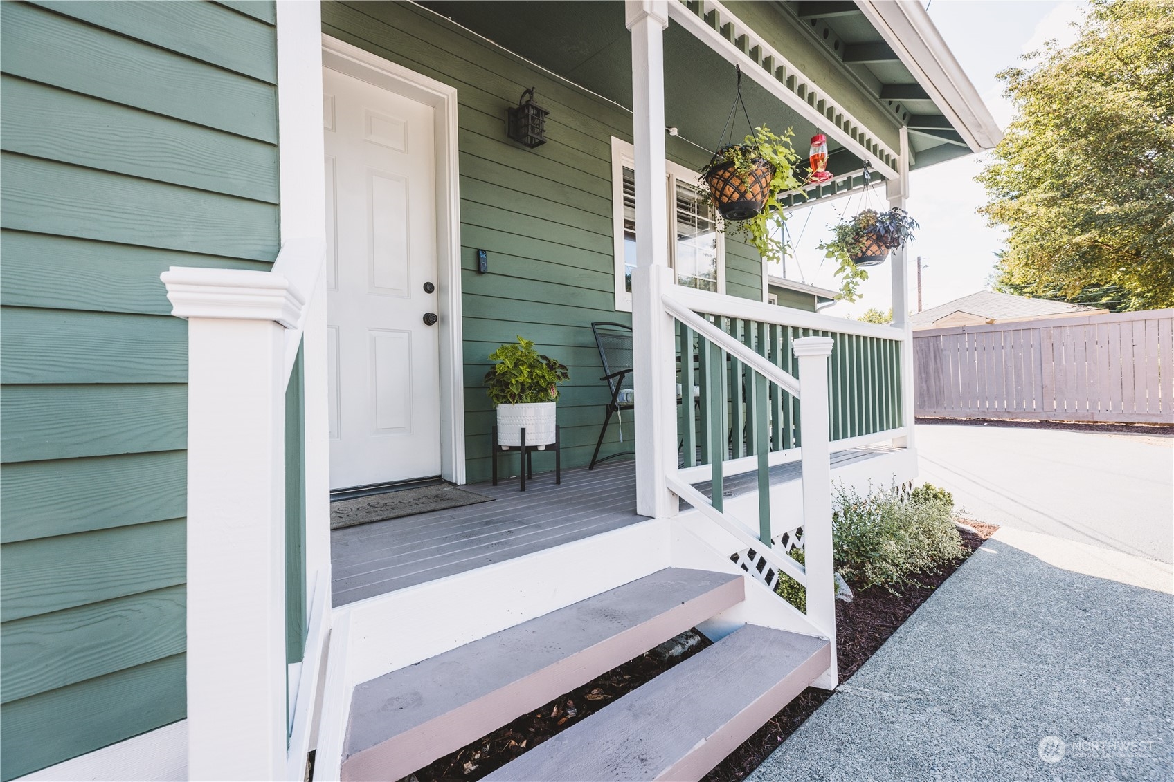 2565 Erlands Point Road NW