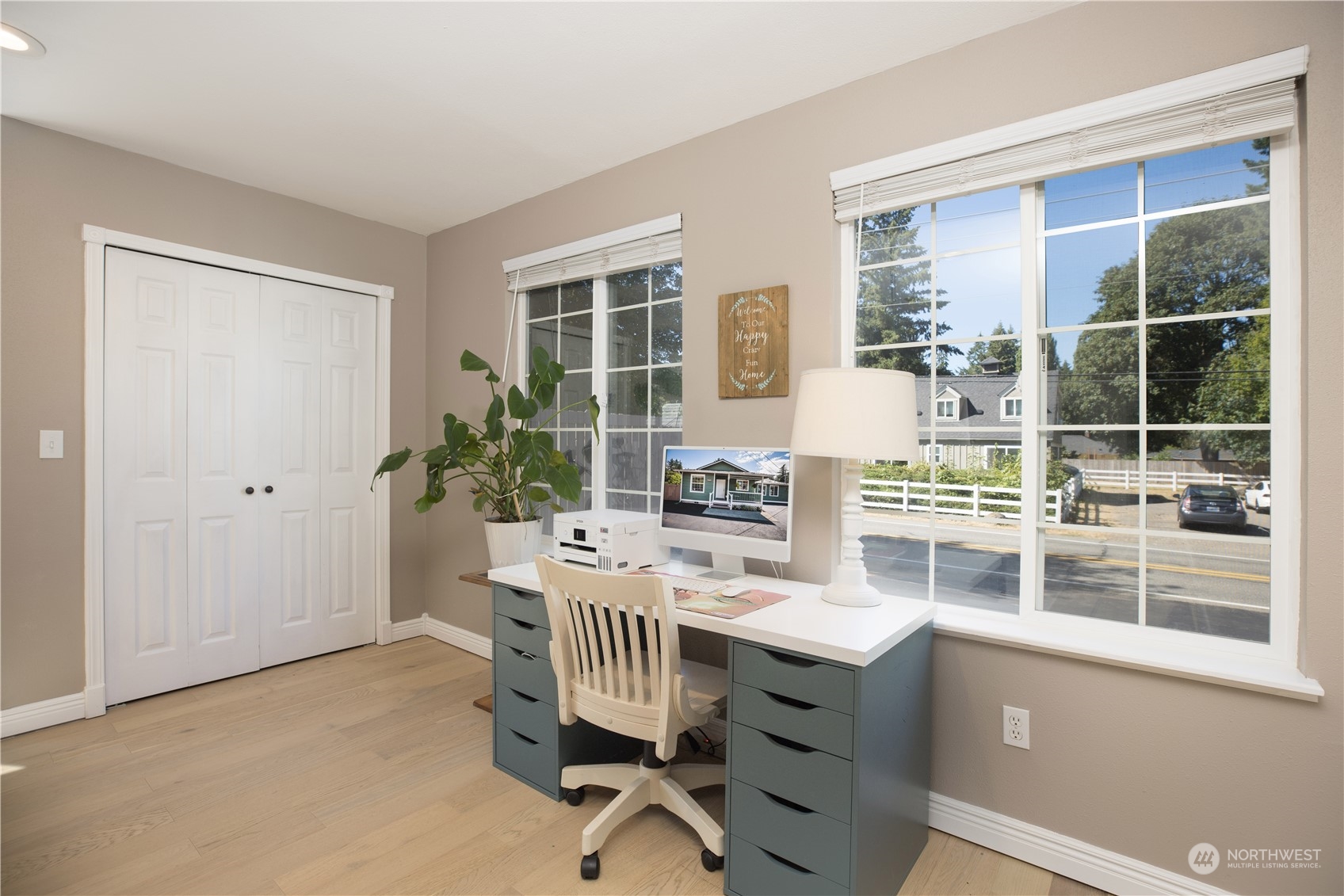 2565 Erlands Point Road NW