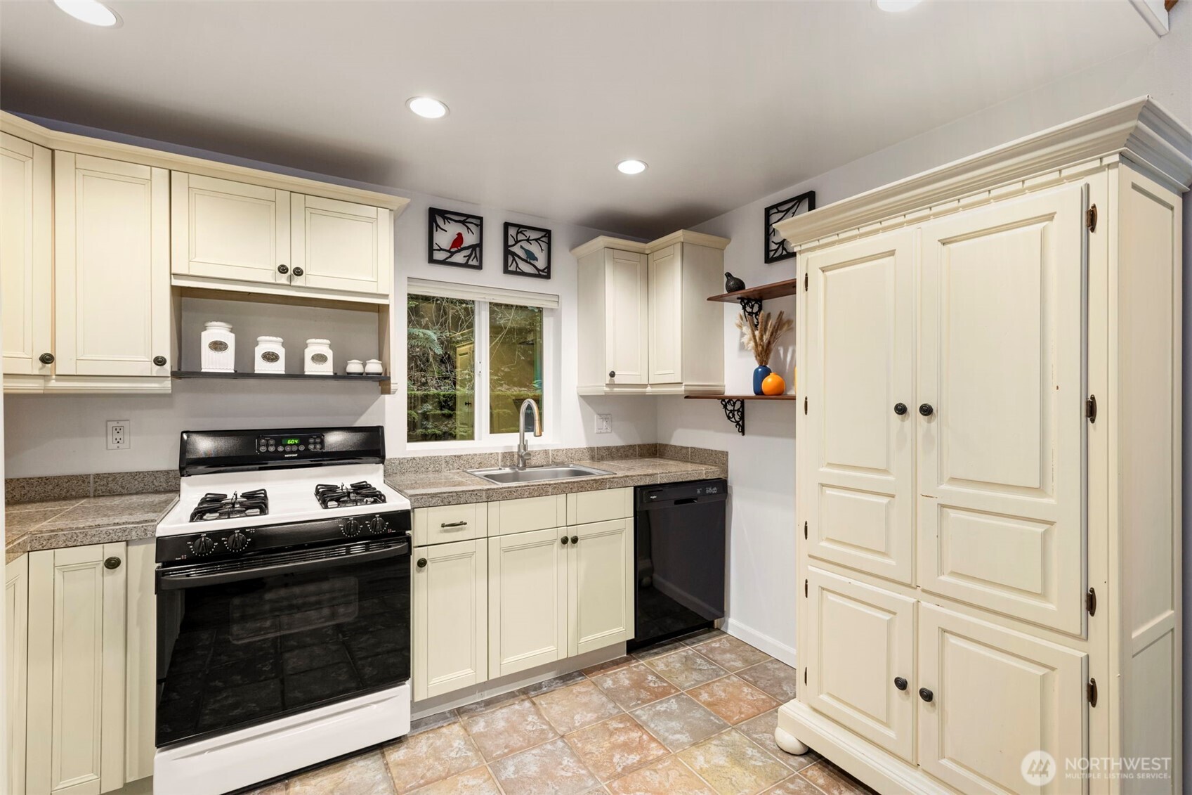 22789 South Kingston Road NE