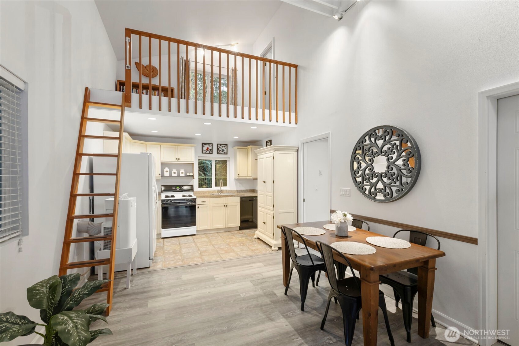 22789 South Kingston Road NE