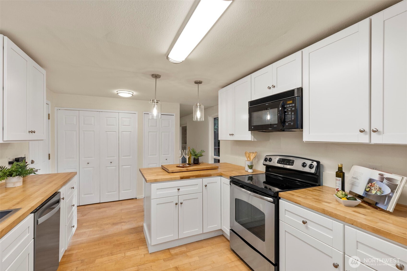 10035 NE Kingston Farm Road