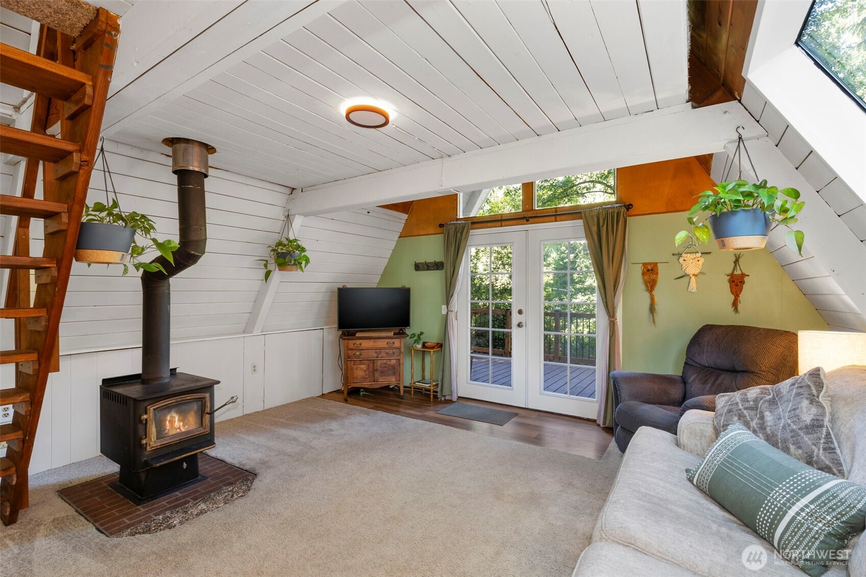 6081 NE Ponderosa Boulevard