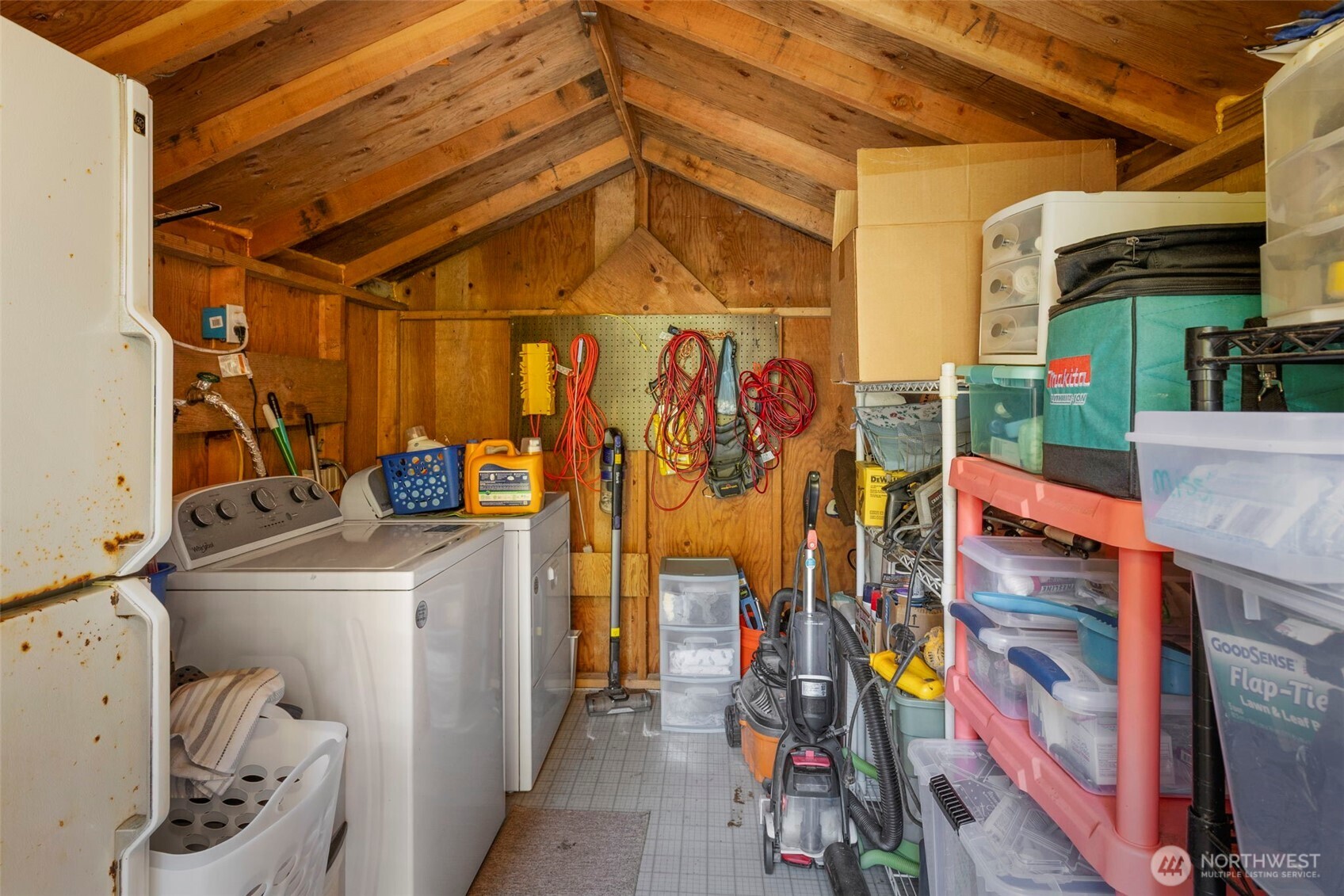 6081 NE Ponderosa Boulevard