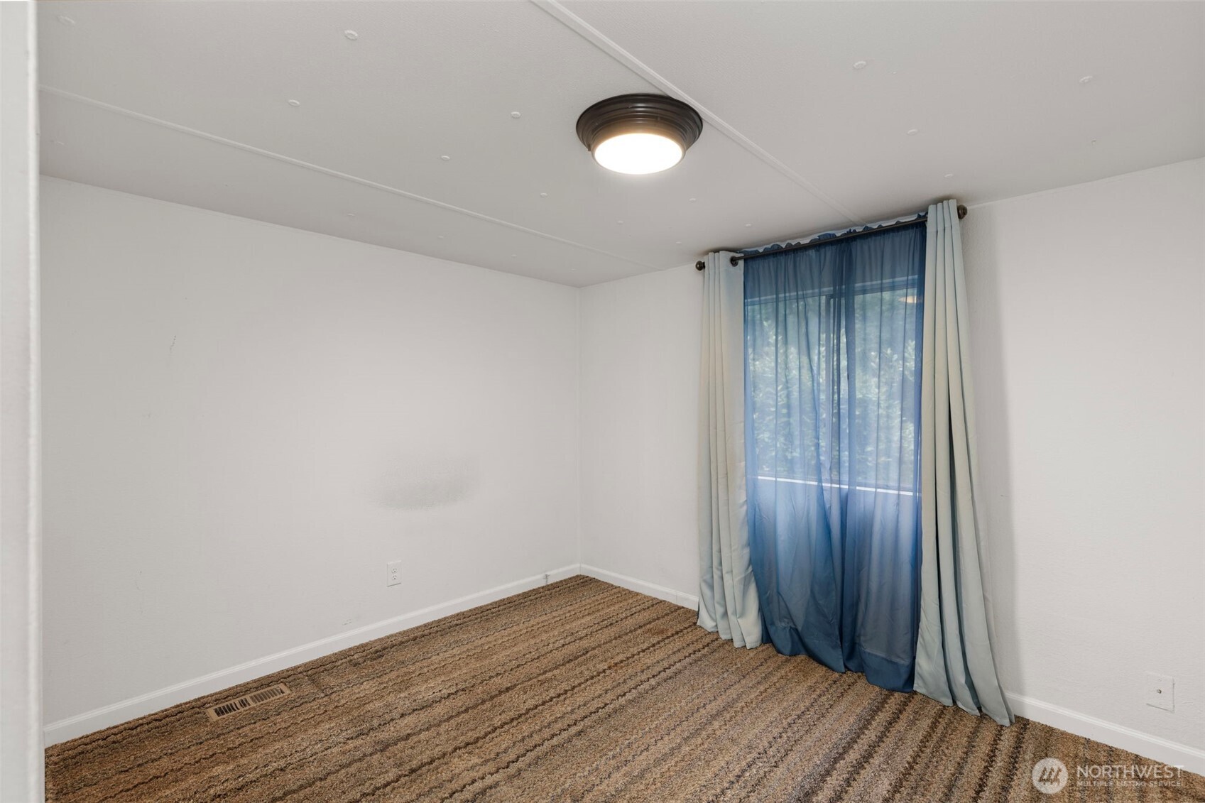 27648 Woodside Road NE