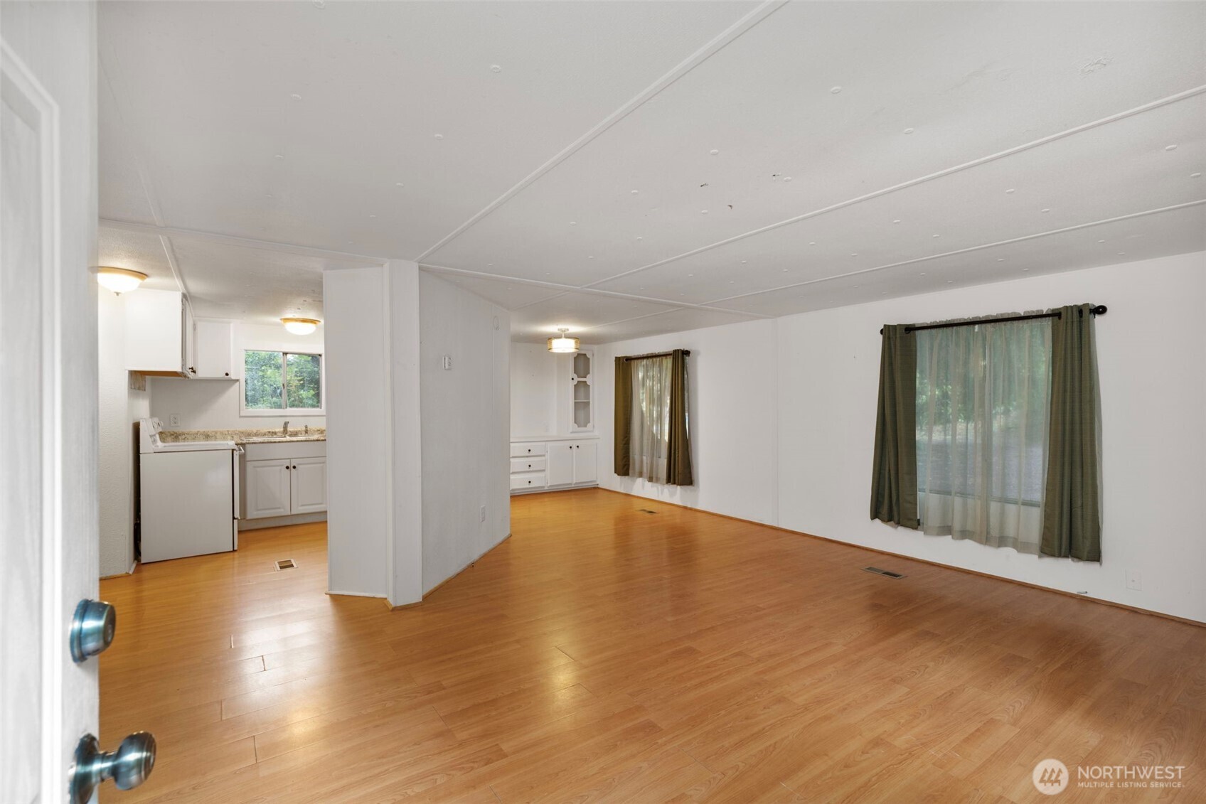 27648 Woodside Road NE