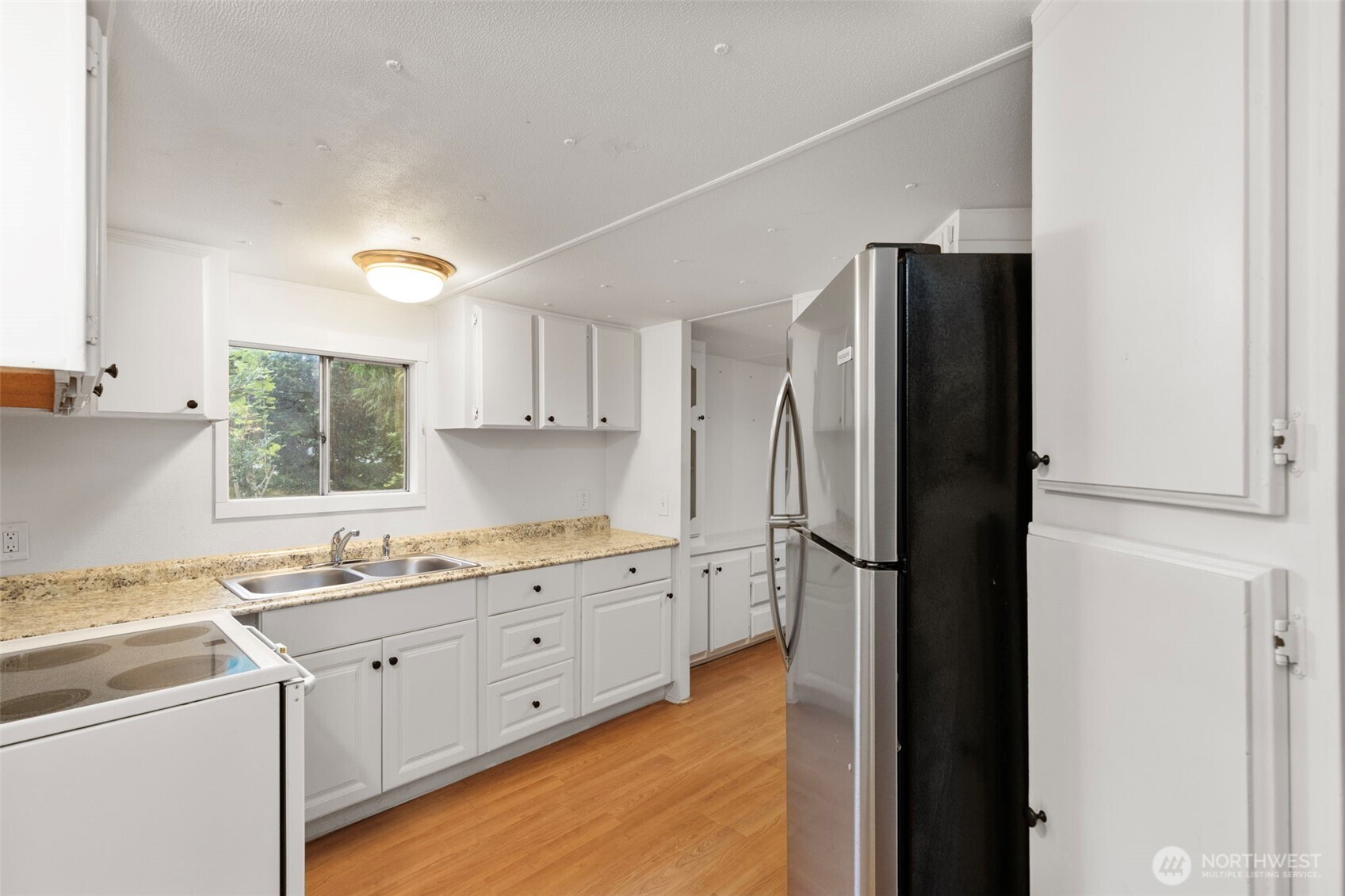 27648 Woodside Road NE