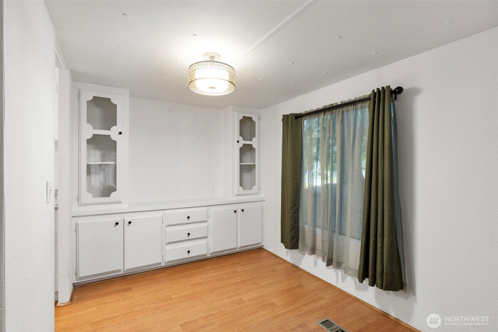 27648 Woodside Road NE