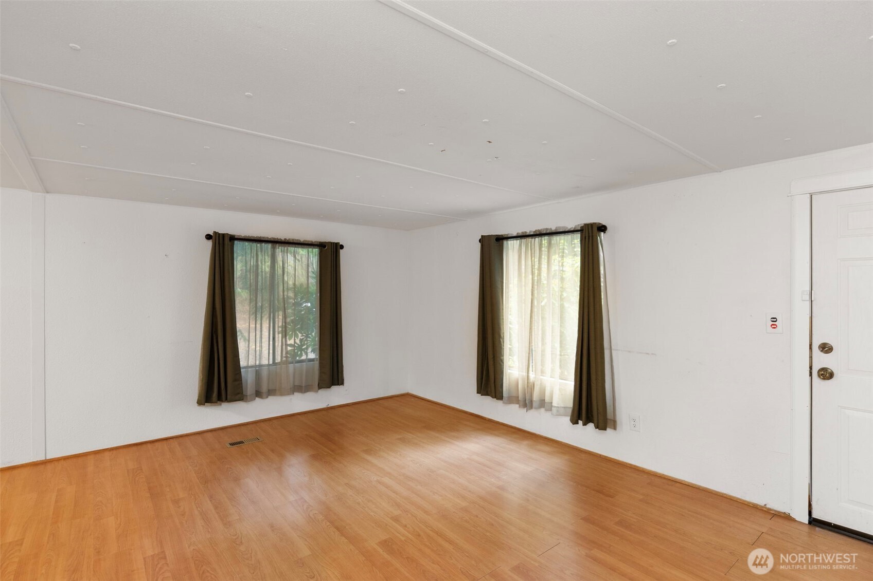 27648 Woodside Road NE