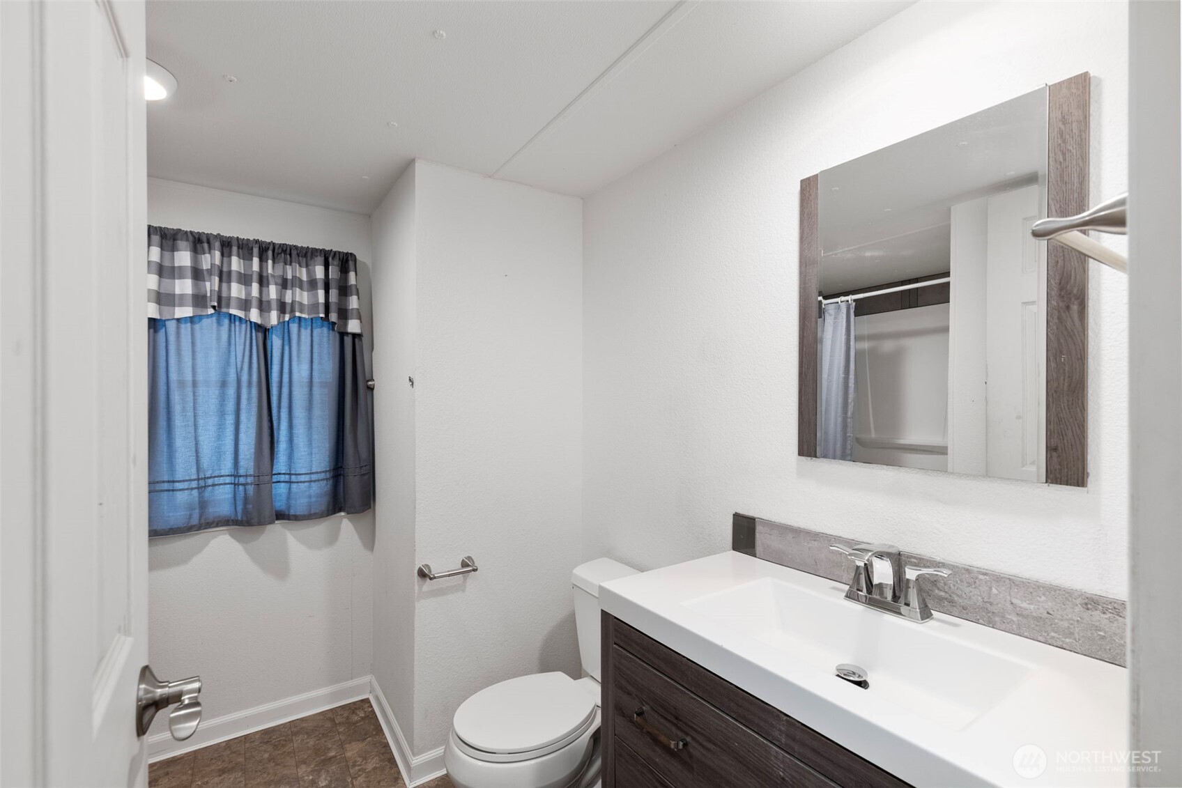 27648 Woodside Road NE