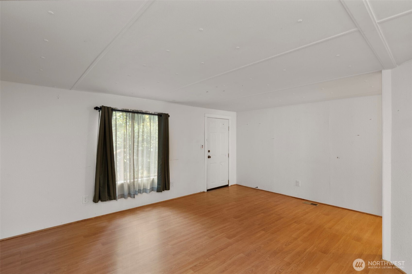 27648 Woodside Road NE