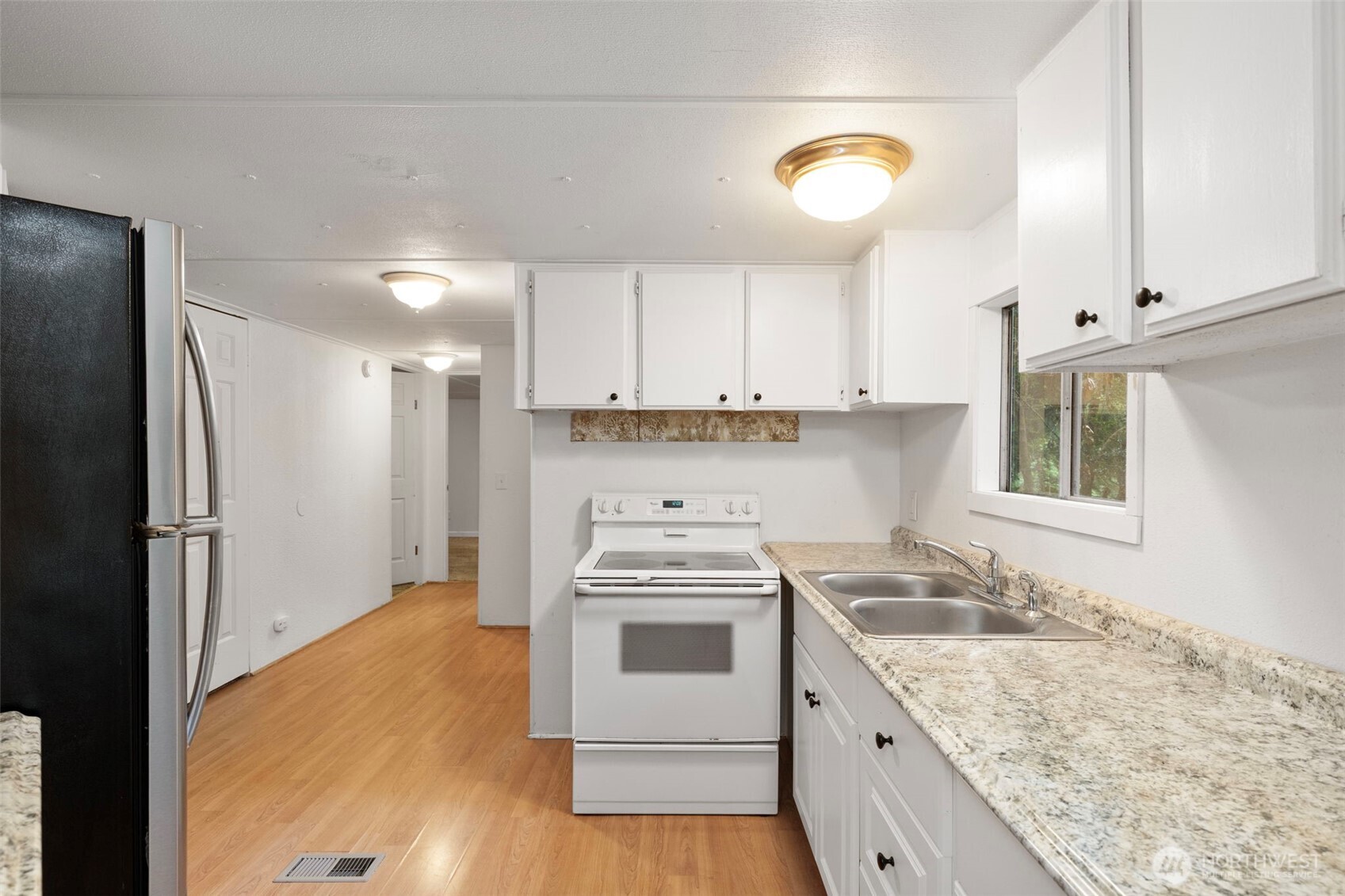 27648 Woodside Road NE