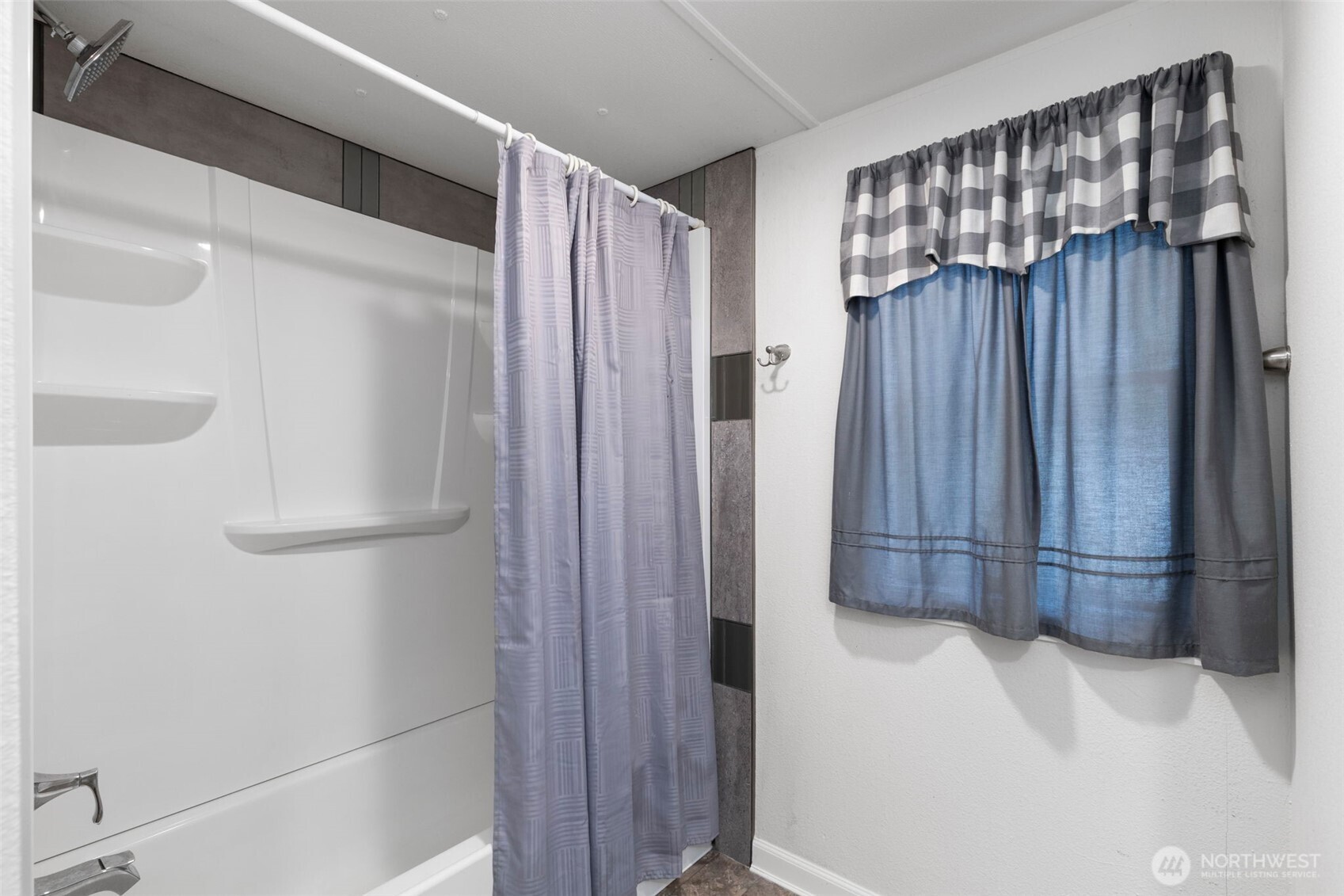 27648 Woodside Road NE