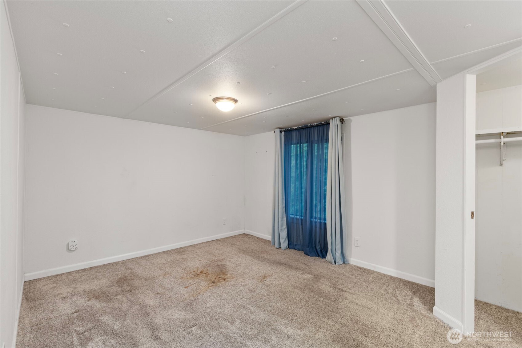 27648 Woodside Road NE