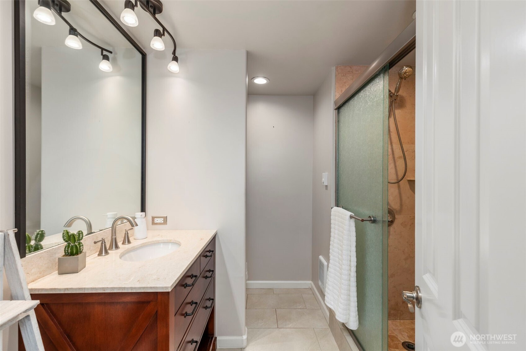 6353 NE Gratitude Way