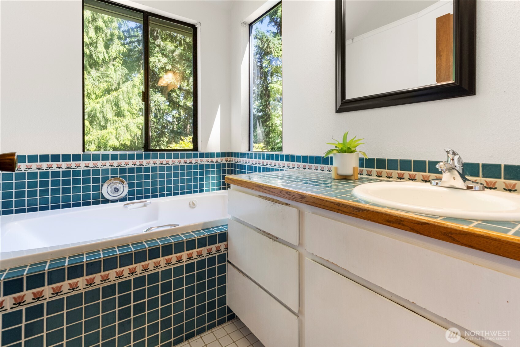 5821 NE Lincoln Road E