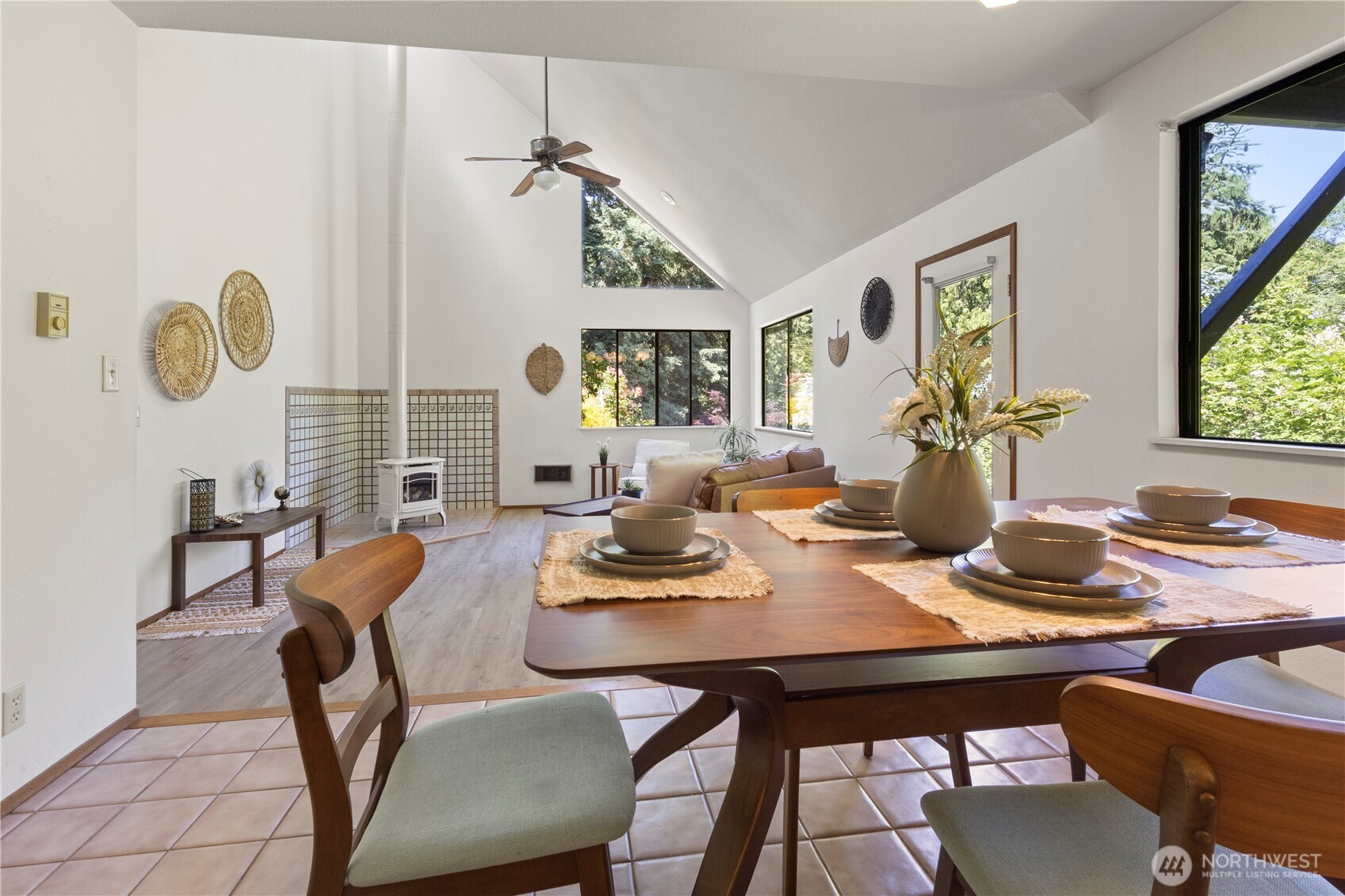 5821 NE Lincoln Road E