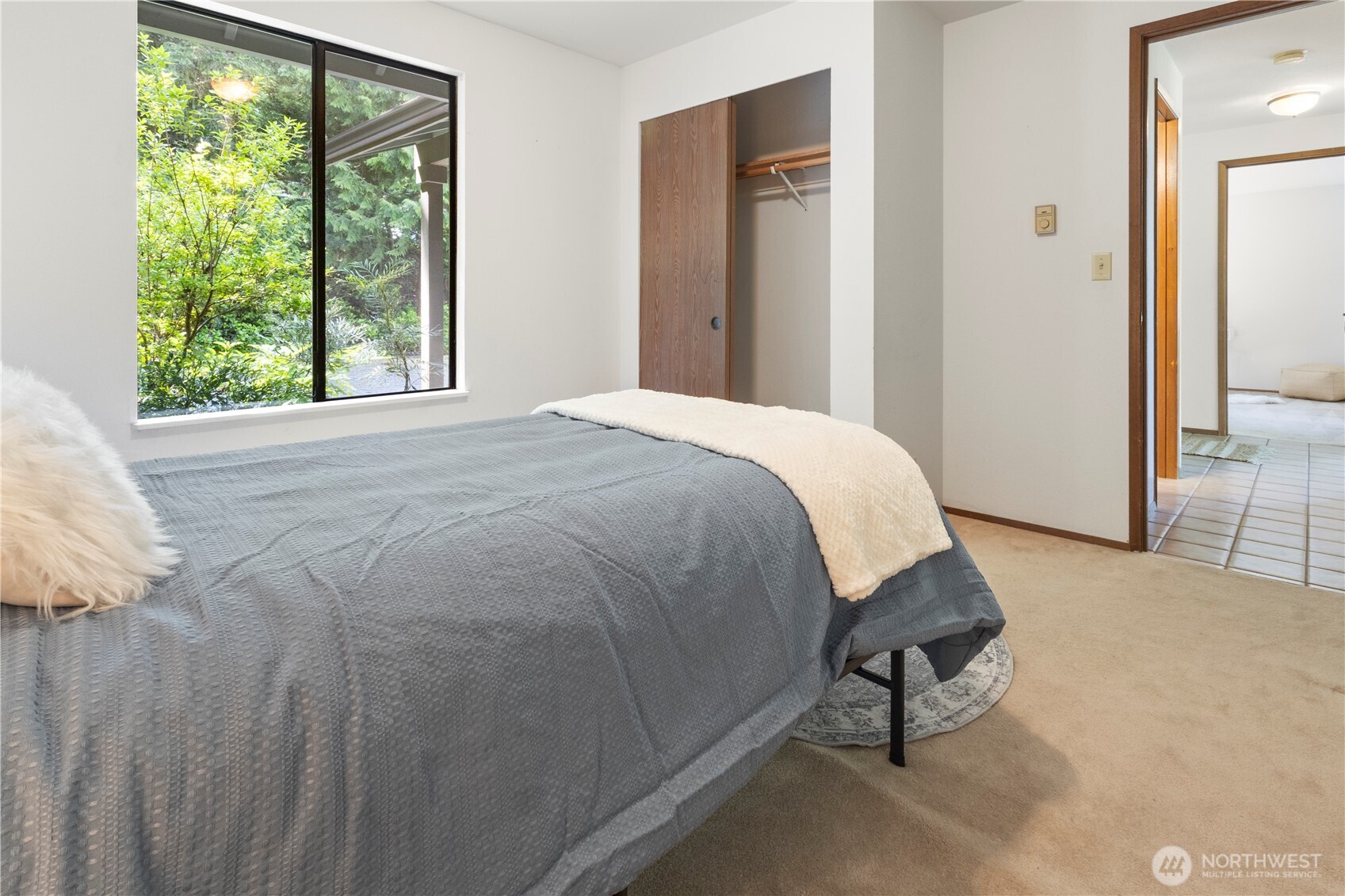 5821 NE Lincoln Road E