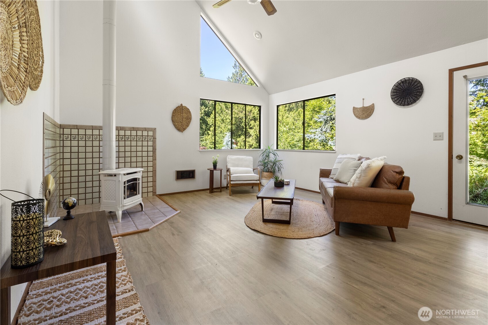 5821 NE Lincoln Road E