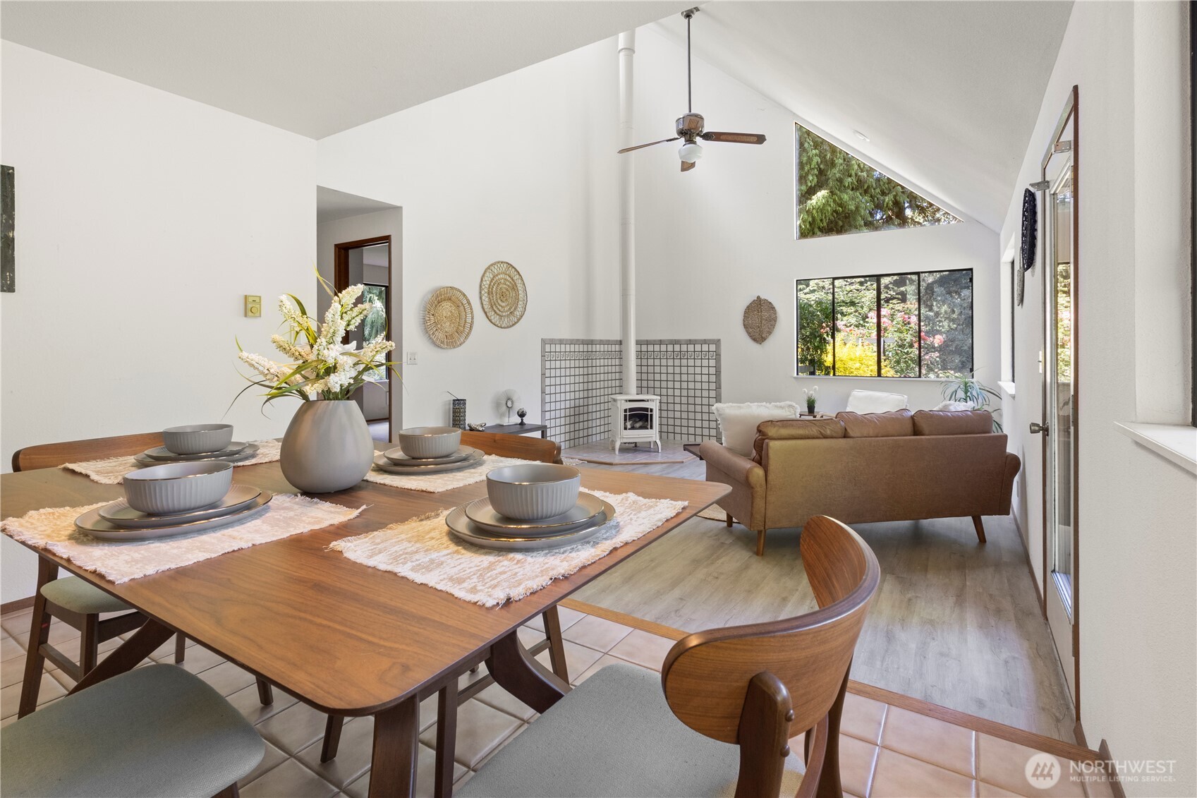 5821 NE Lincoln Road E