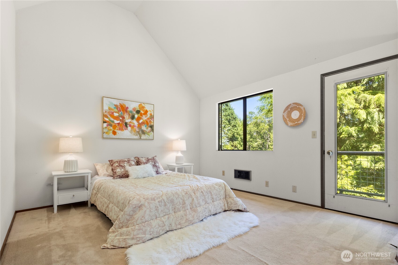 5821 NE Lincoln Road E