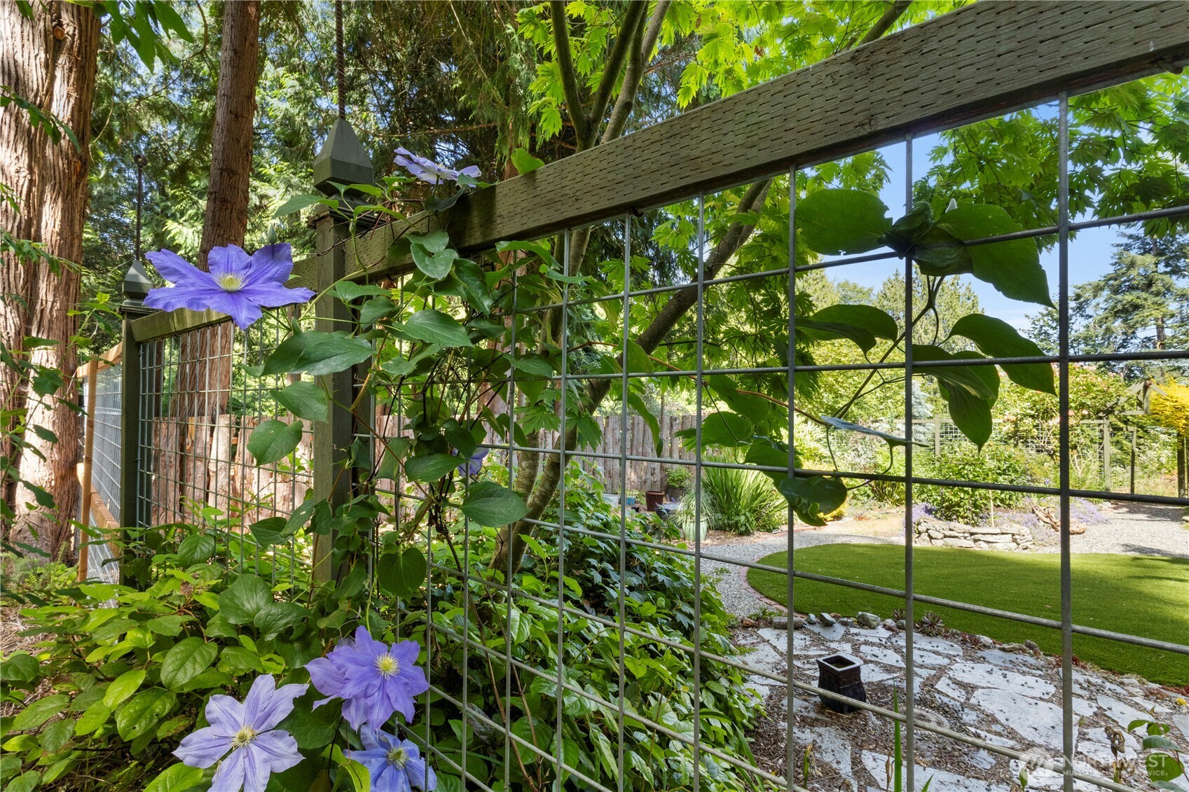 5821 NE Lincoln Road E