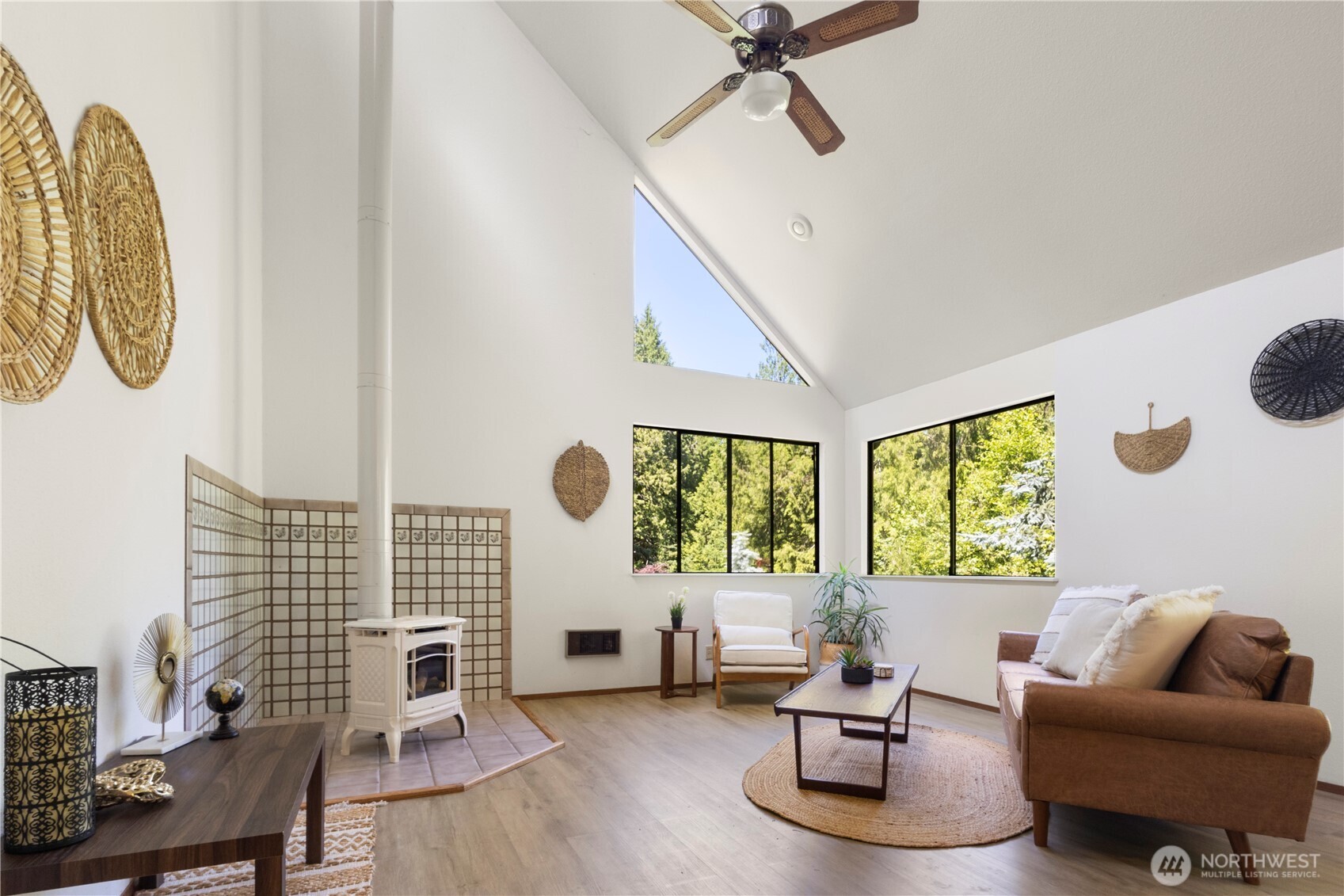 5821 NE Lincoln Road E