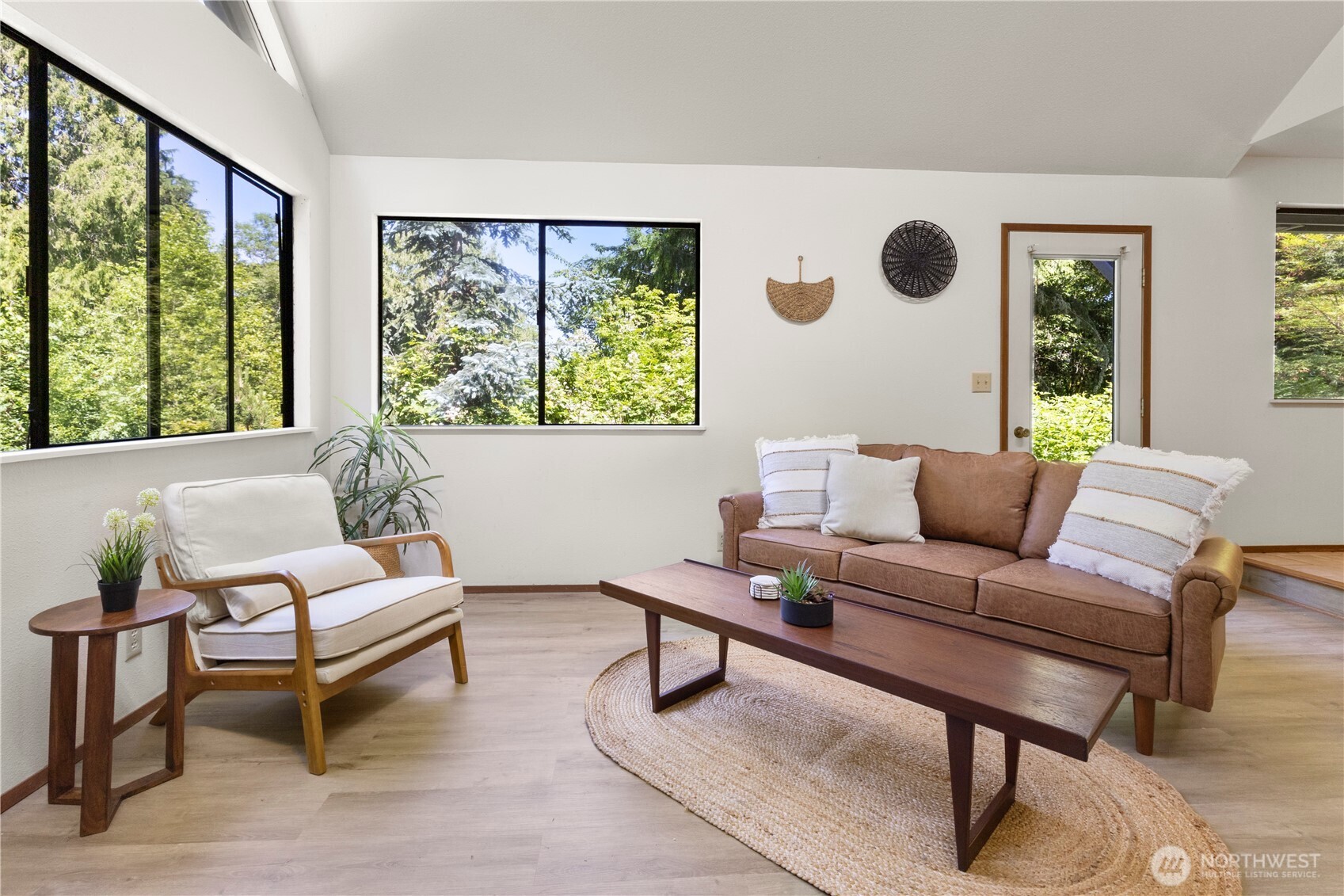 5821 NE Lincoln Road E