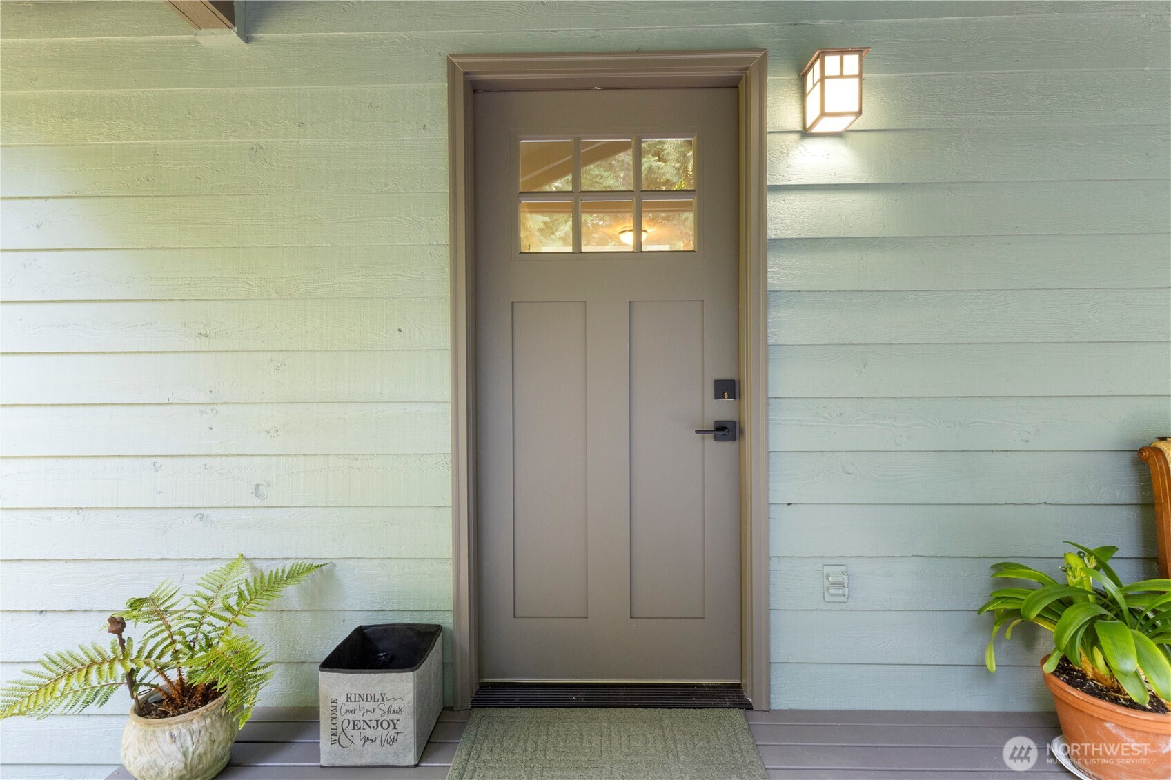 5821 NE Lincoln Road E