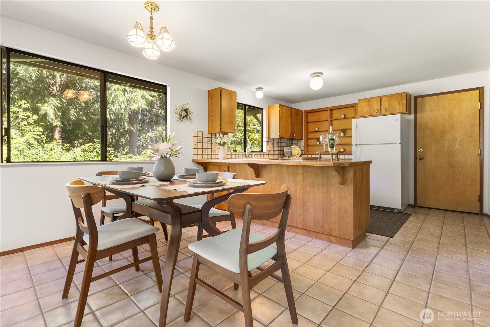 5821 NE Lincoln Road E