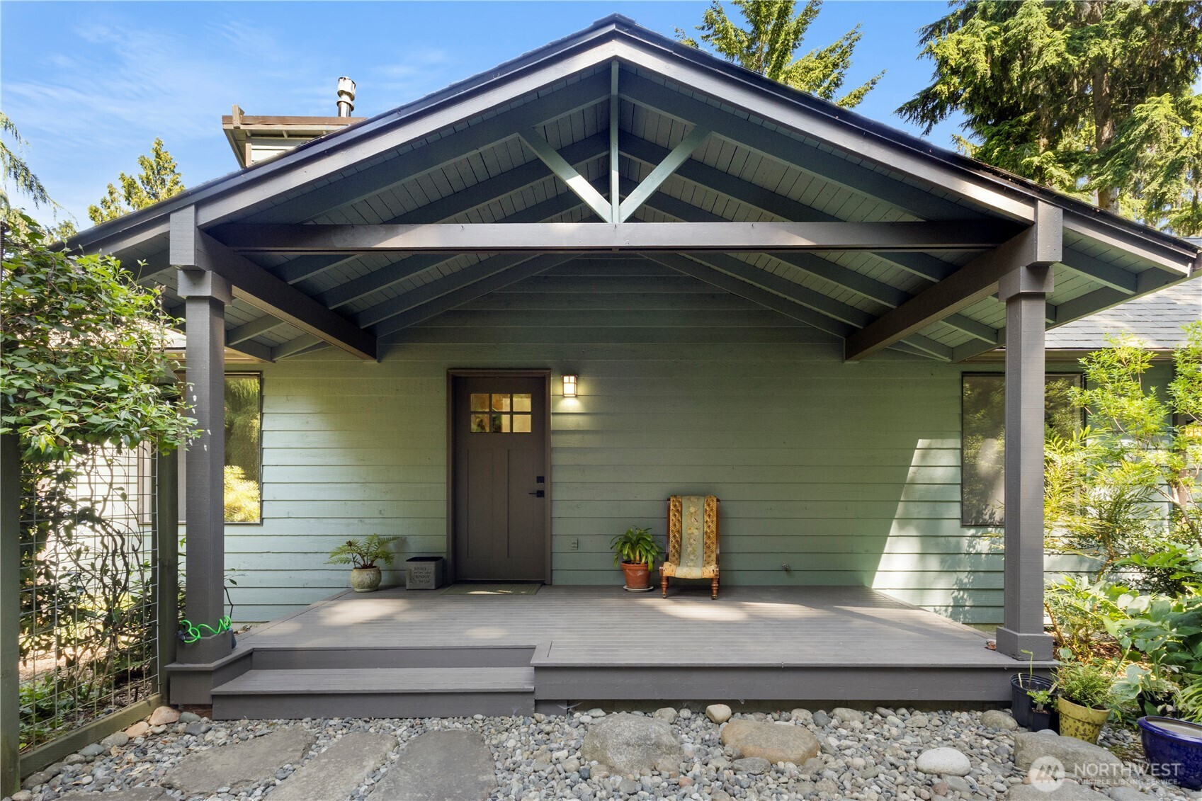 5821 NE Lincoln Road E