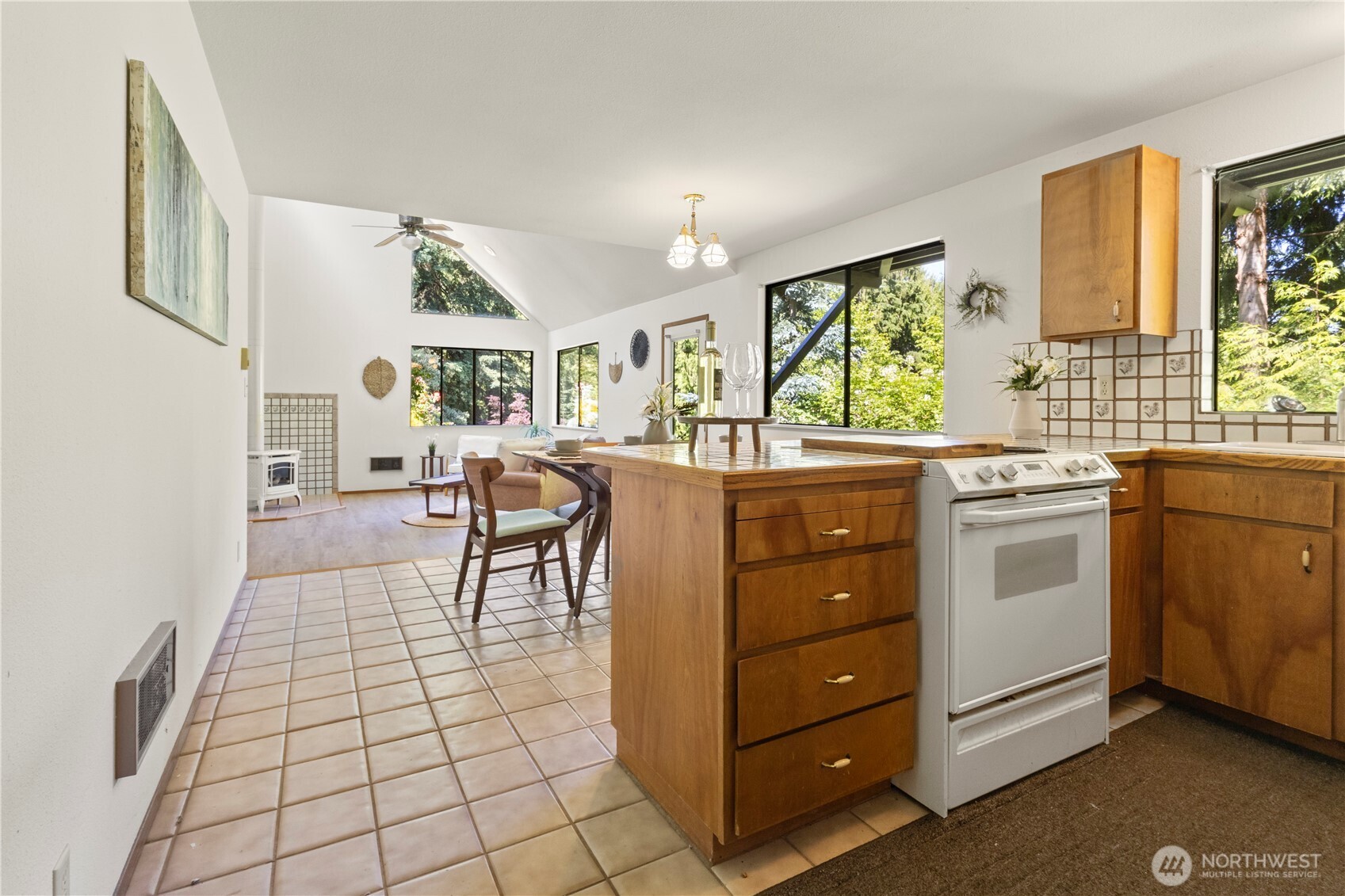 5821 NE Lincoln Road E