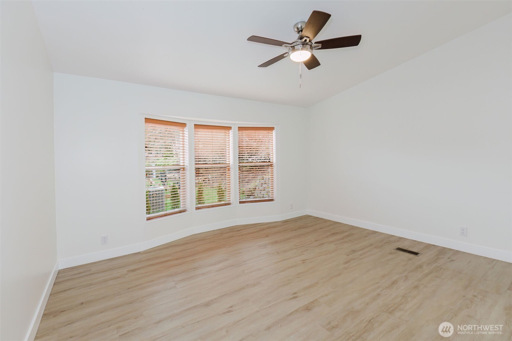 6897 Capricorn Lane NE