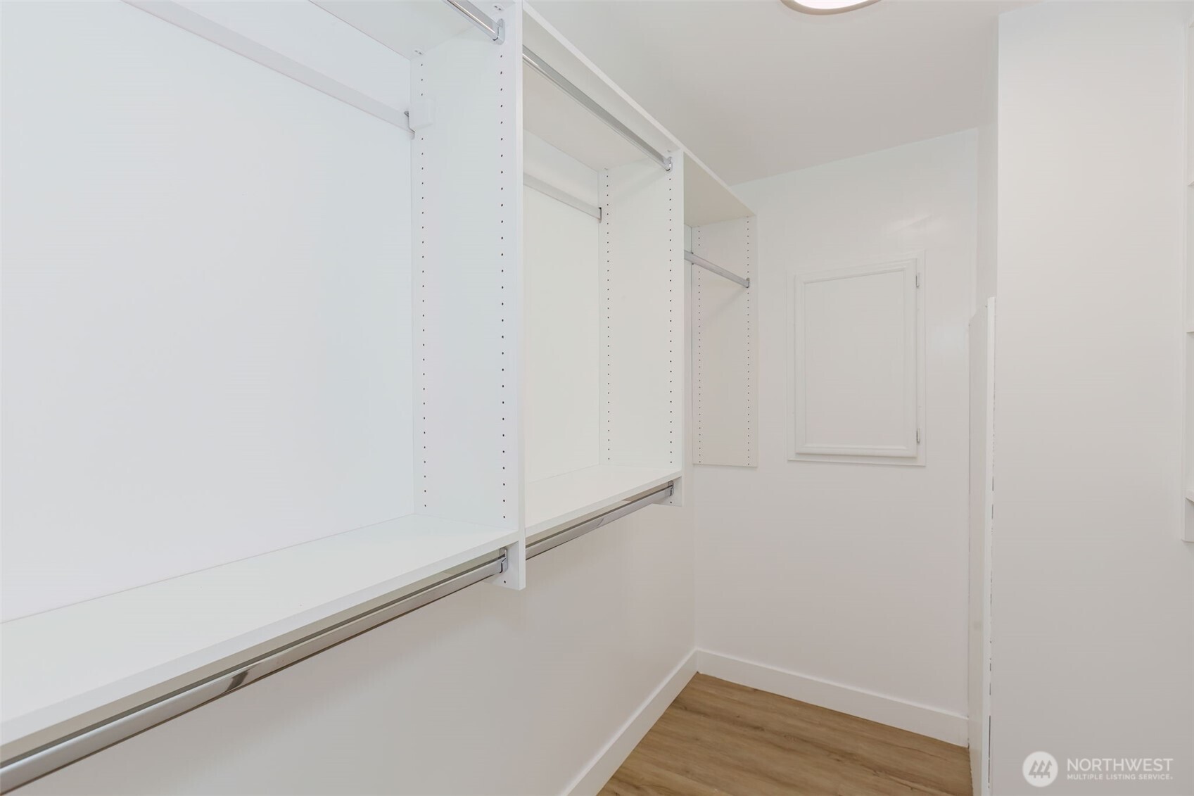 6897 Capricorn Lane NE