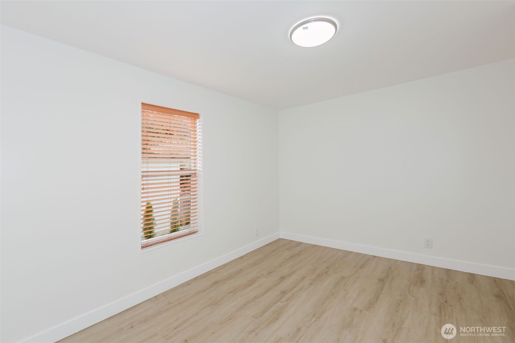 6897 Capricorn Lane NE