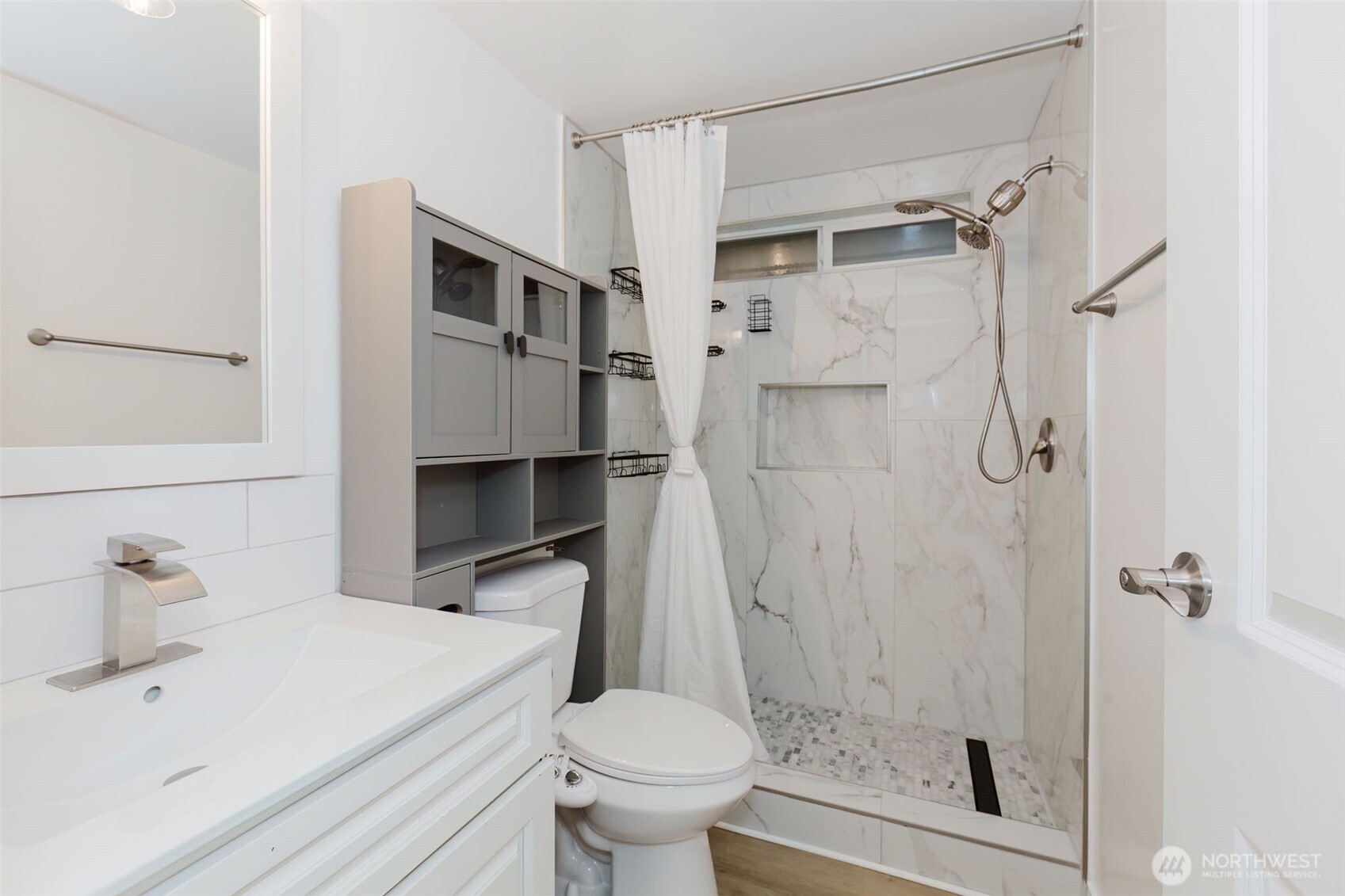 6897 Capricorn Lane NE