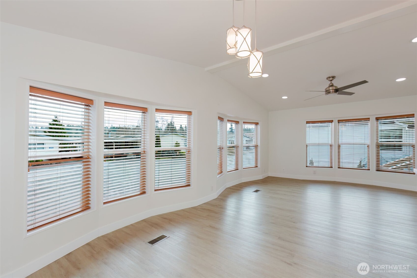 6897 Capricorn Lane NE