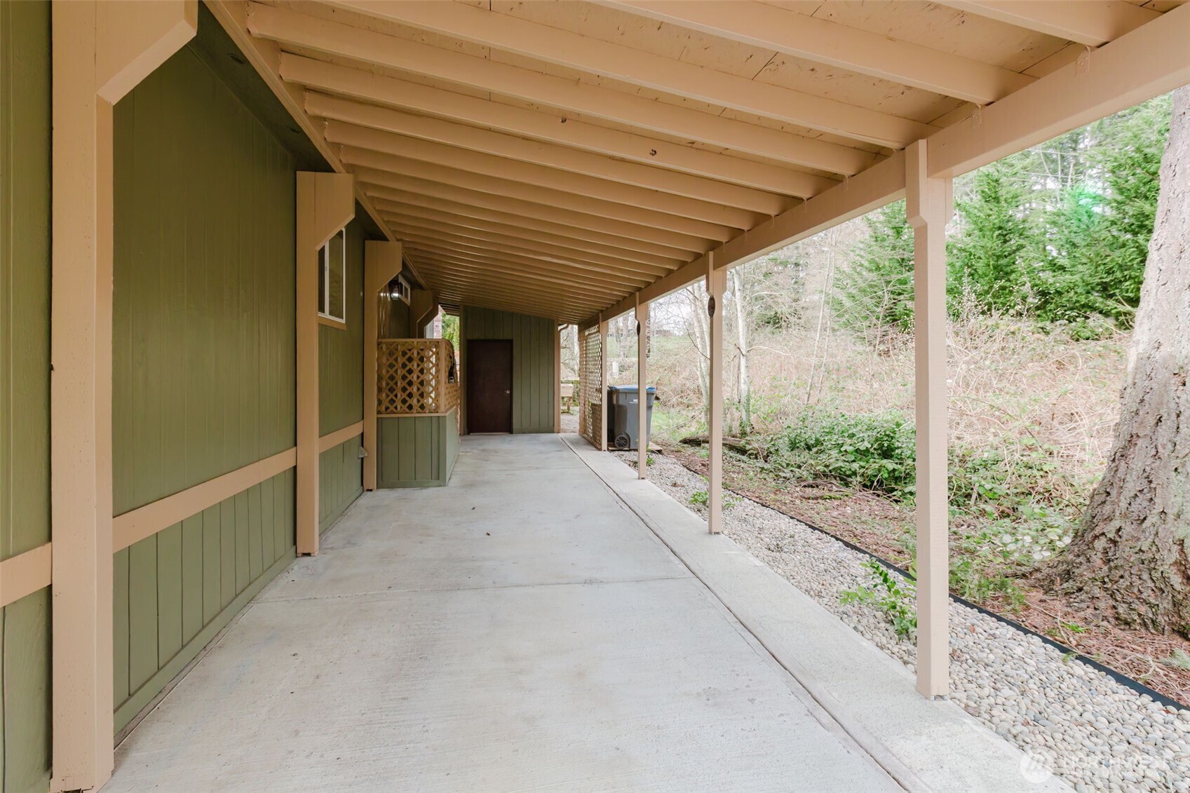 6897 Capricorn Lane NE