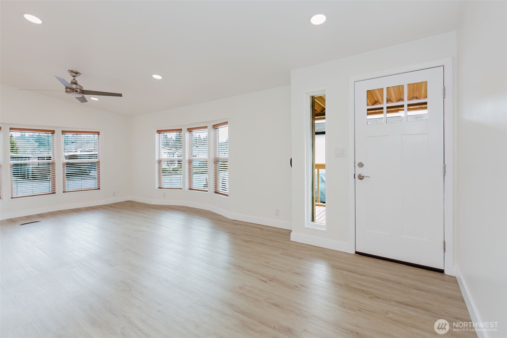 6897 Capricorn Lane NE