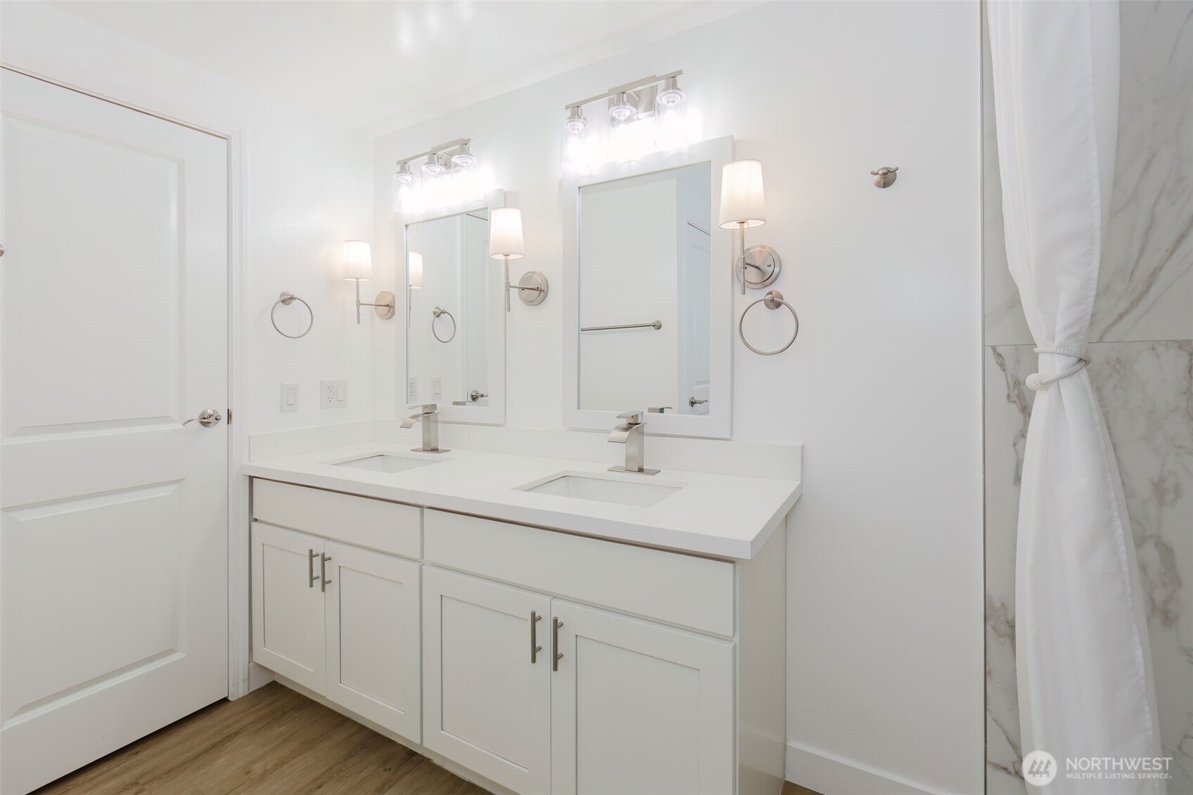 6897 Capricorn Lane NE