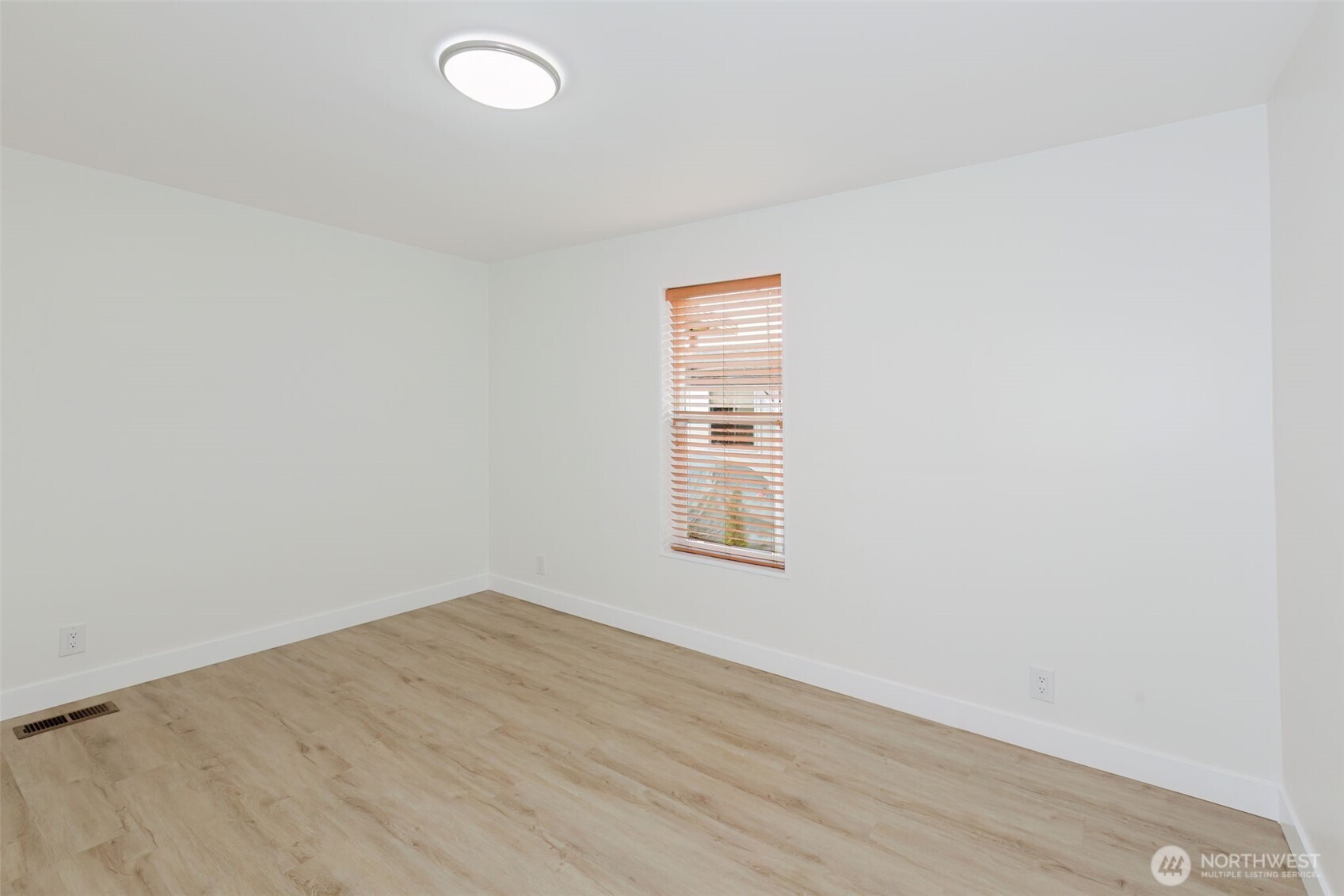 6897 Capricorn Lane NE